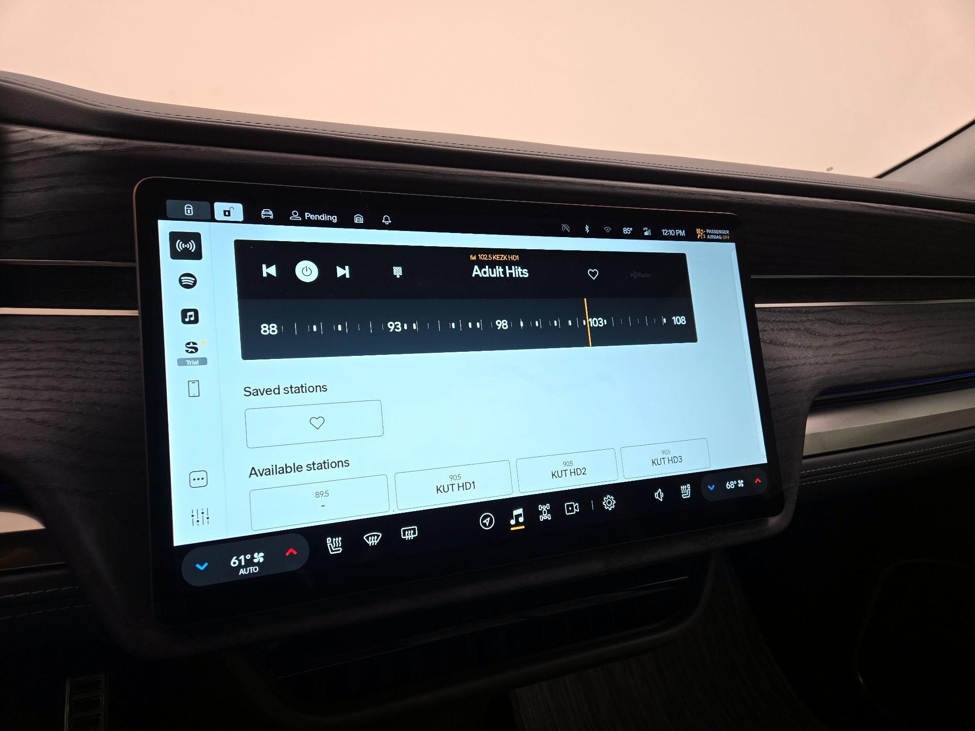 Thumbnail: 2023 Rivian R1T - 15