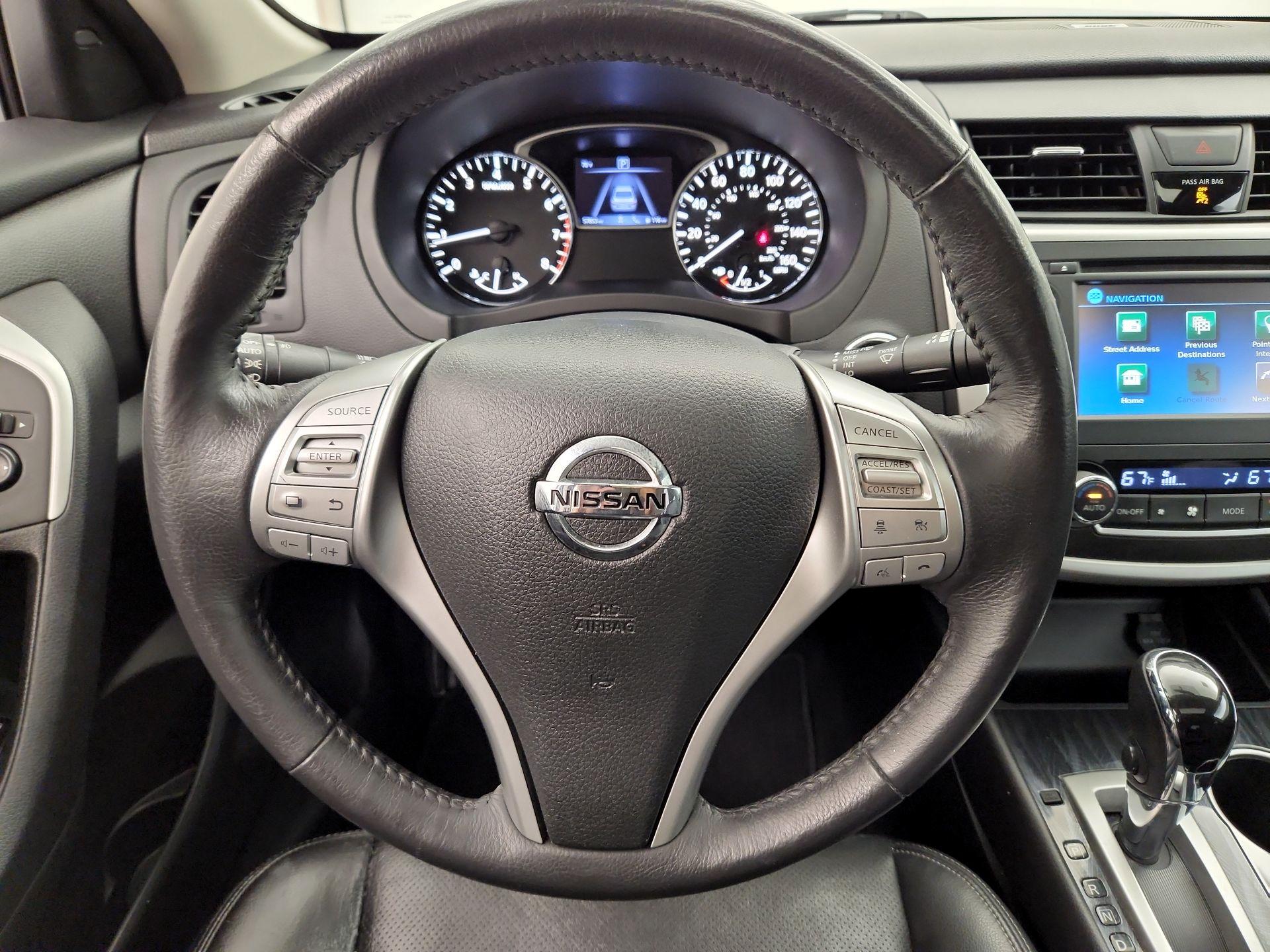 Thumbnail: 2016 Nissan Altima - 10