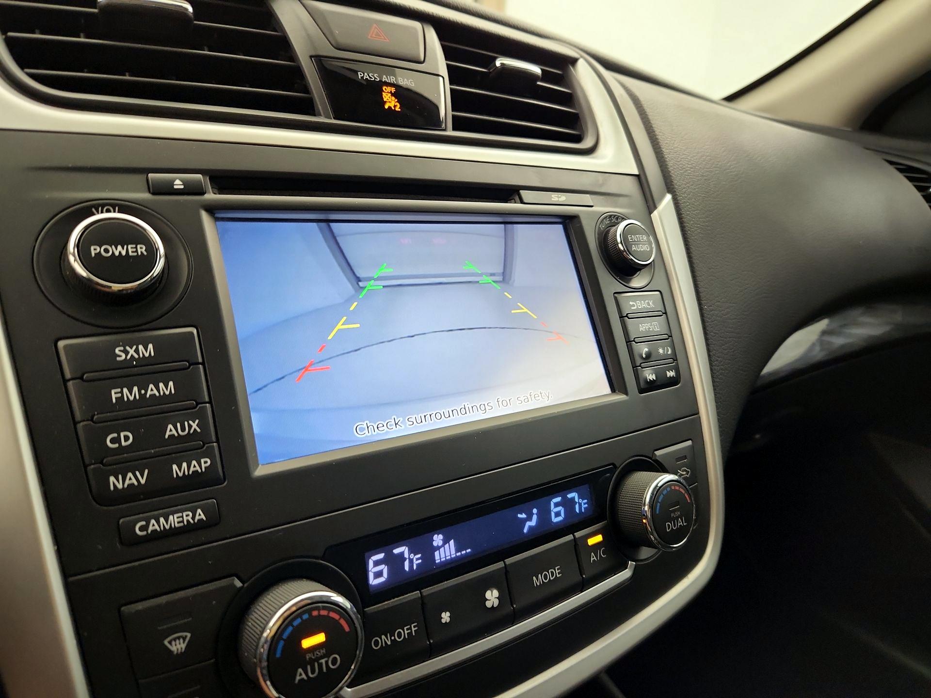 Thumbnail: 2016 Nissan Altima - 15