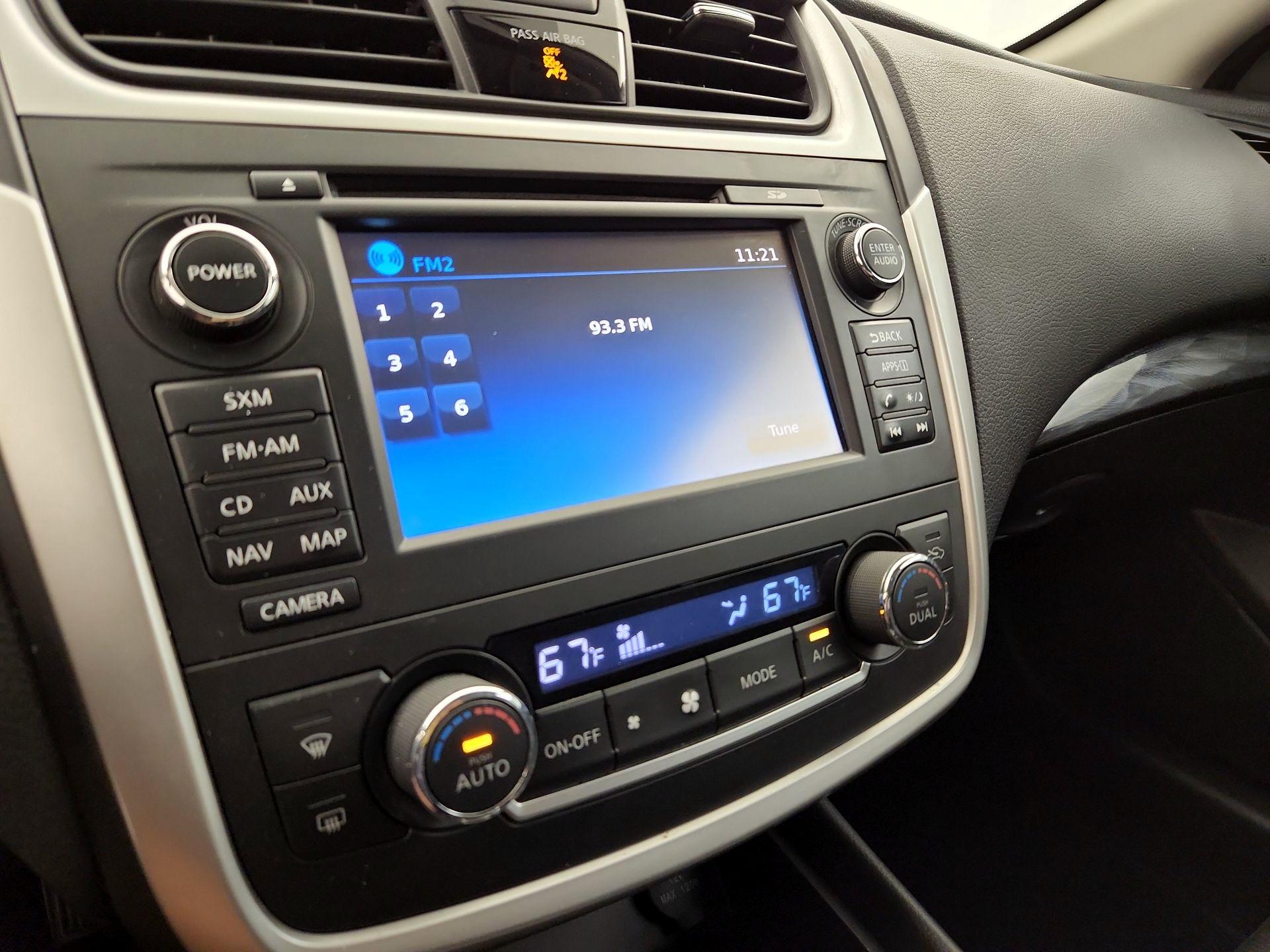 Thumbnail: 2016 Nissan Altima - 16