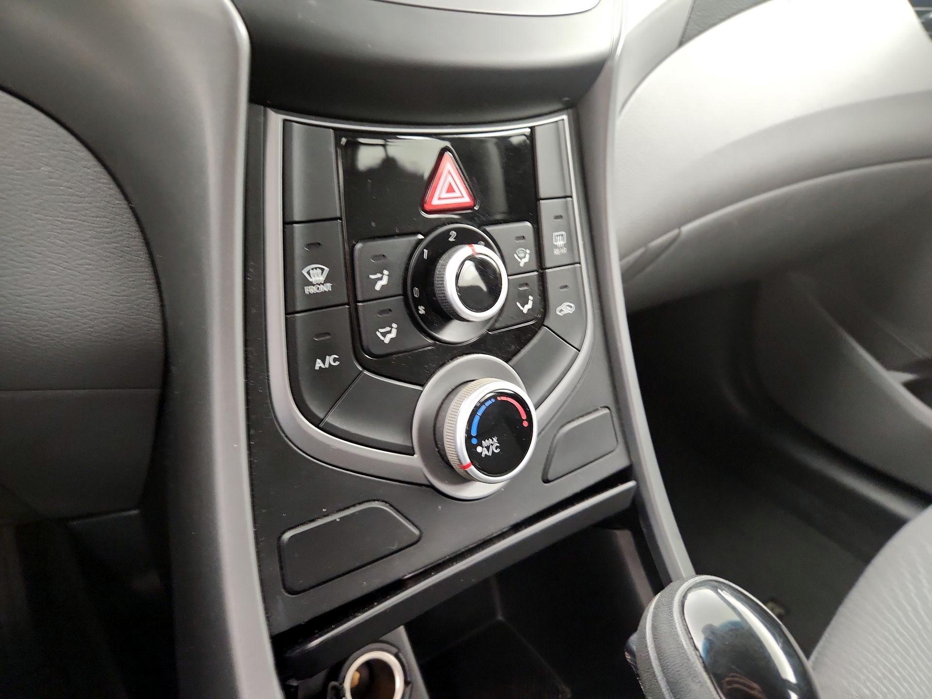 Thumbnail: 2015 Hyundai Elantra - 14
