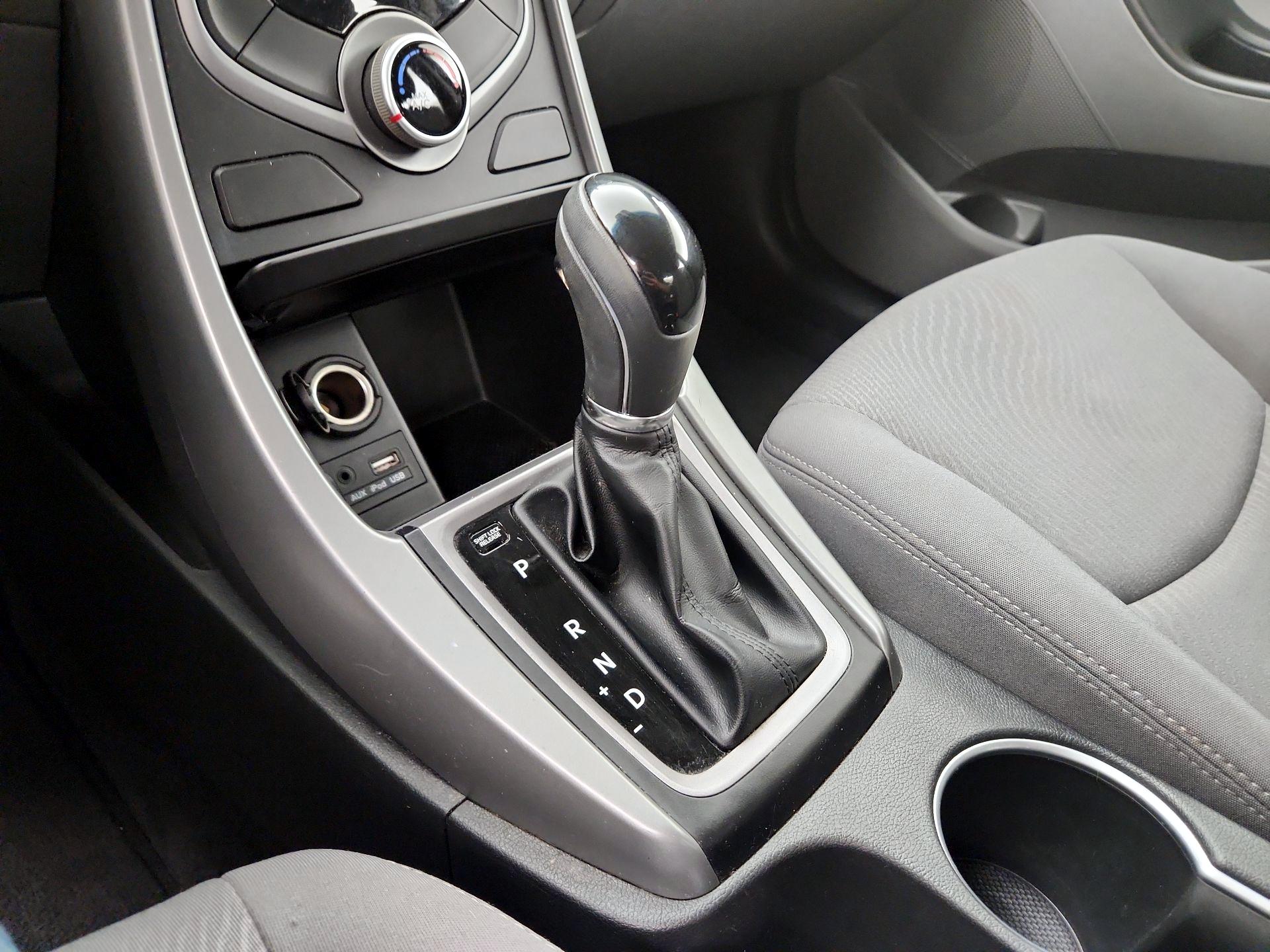 Thumbnail: 2015 Hyundai Elantra - 15