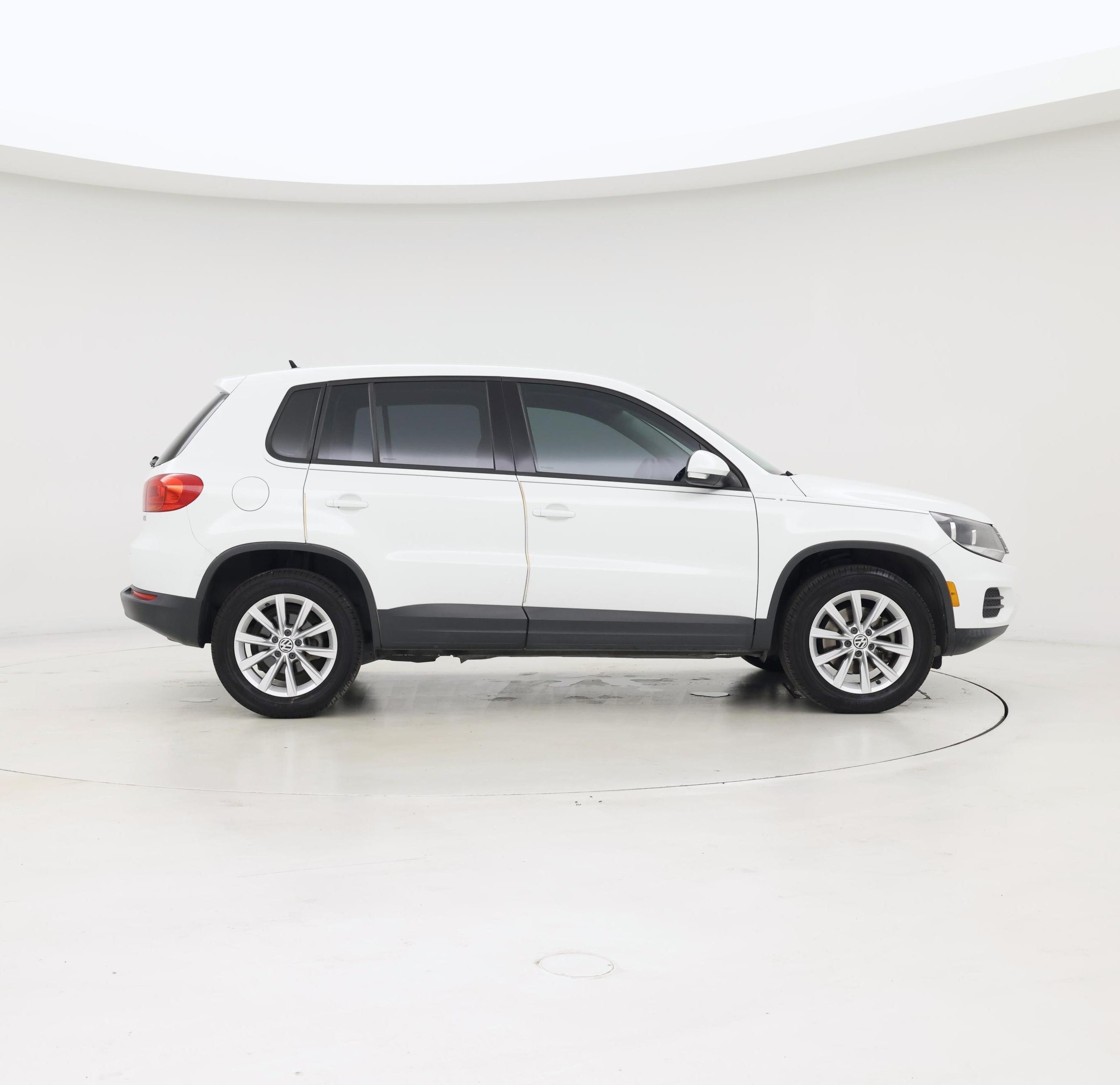 Thumbnail: 2017 Volkswagen Tiguan - 7