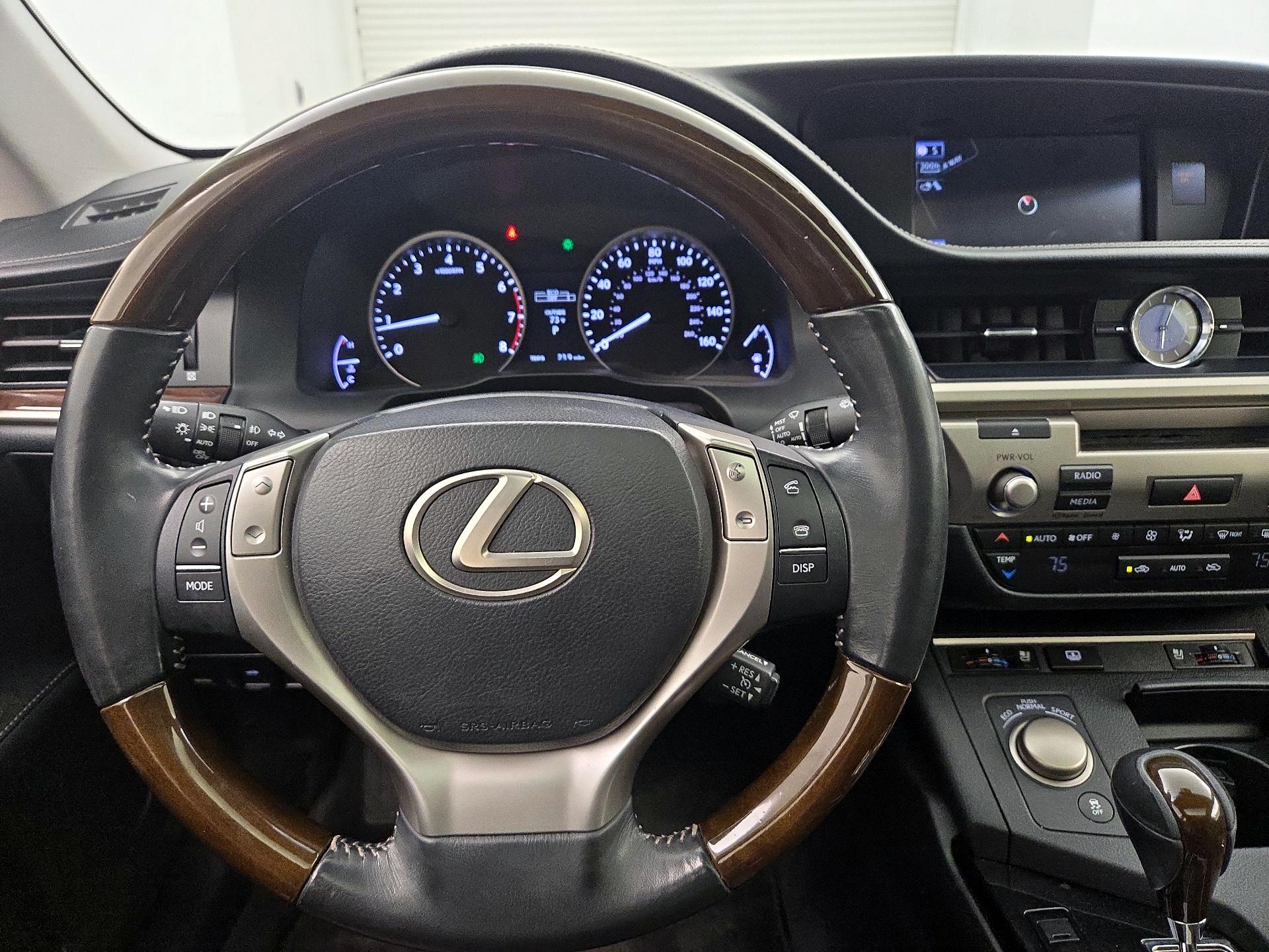 Thumbnail: 2014 Lexus ES - 10