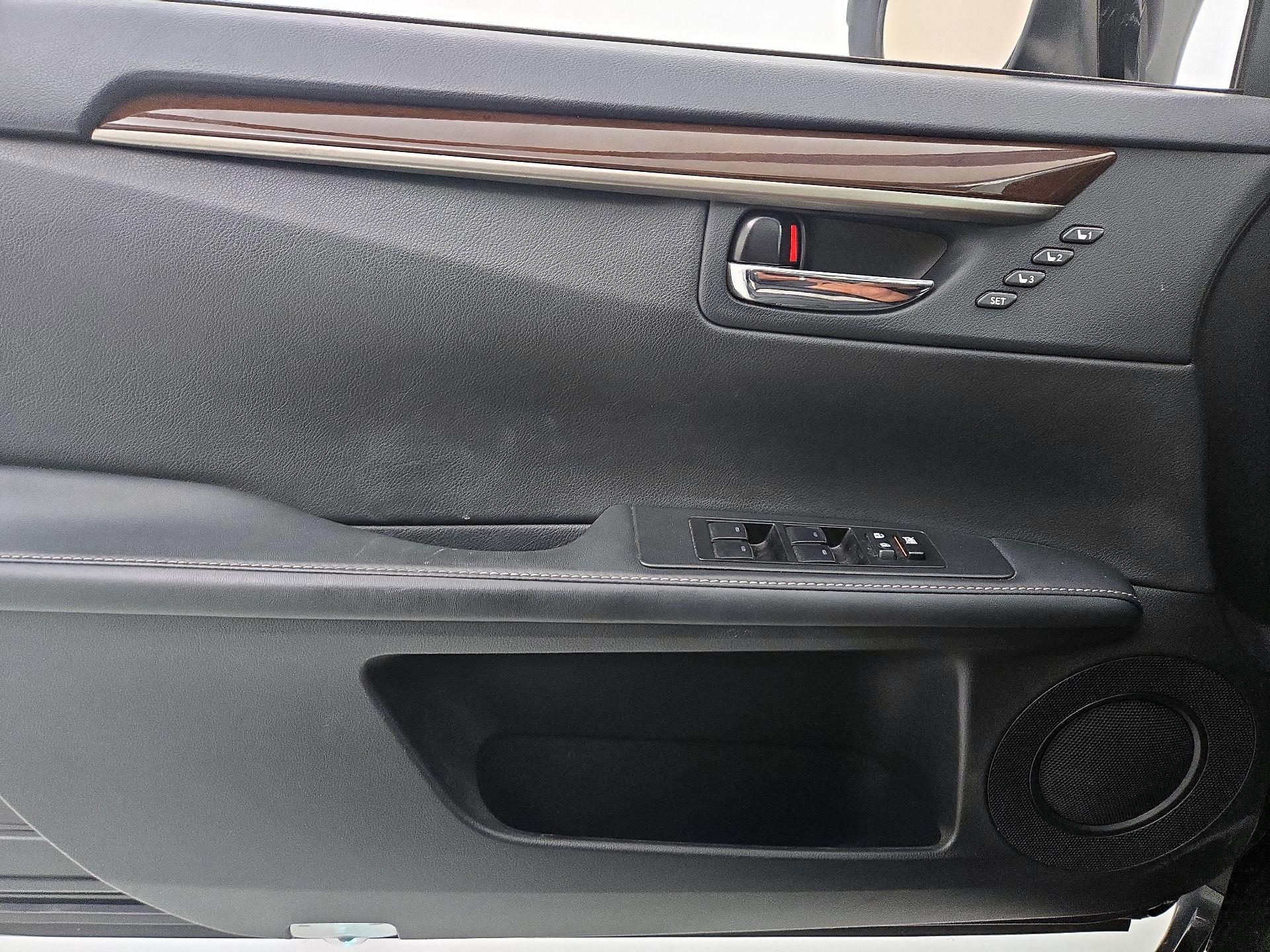 Thumbnail: 2014 Lexus ES - 12