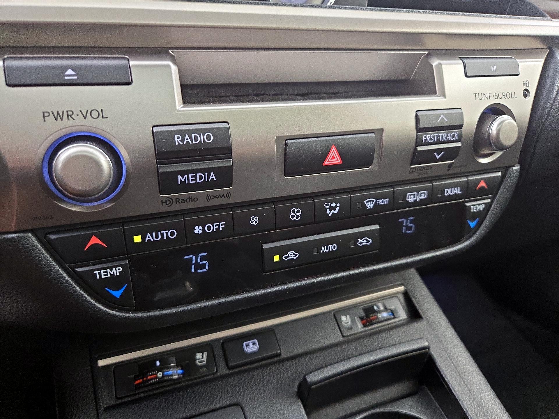 Thumbnail: 2014 Lexus ES - 16