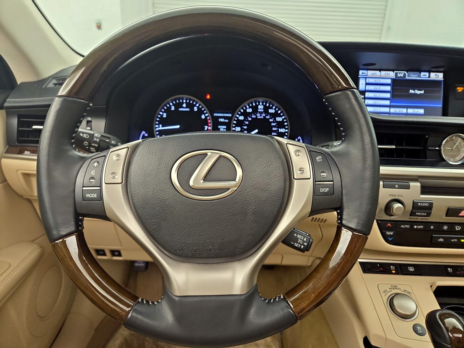 Thumbnail: 2014 Lexus ES - 10