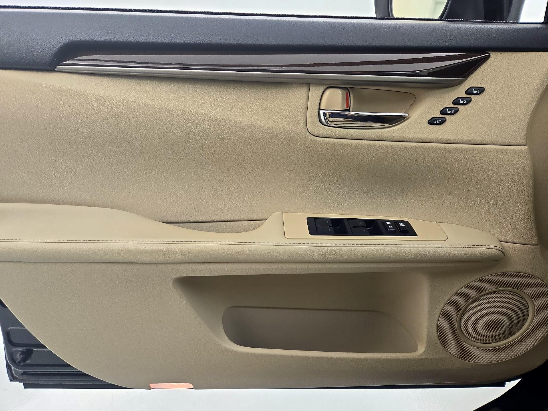 Thumbnail: 2014 Lexus ES - 12