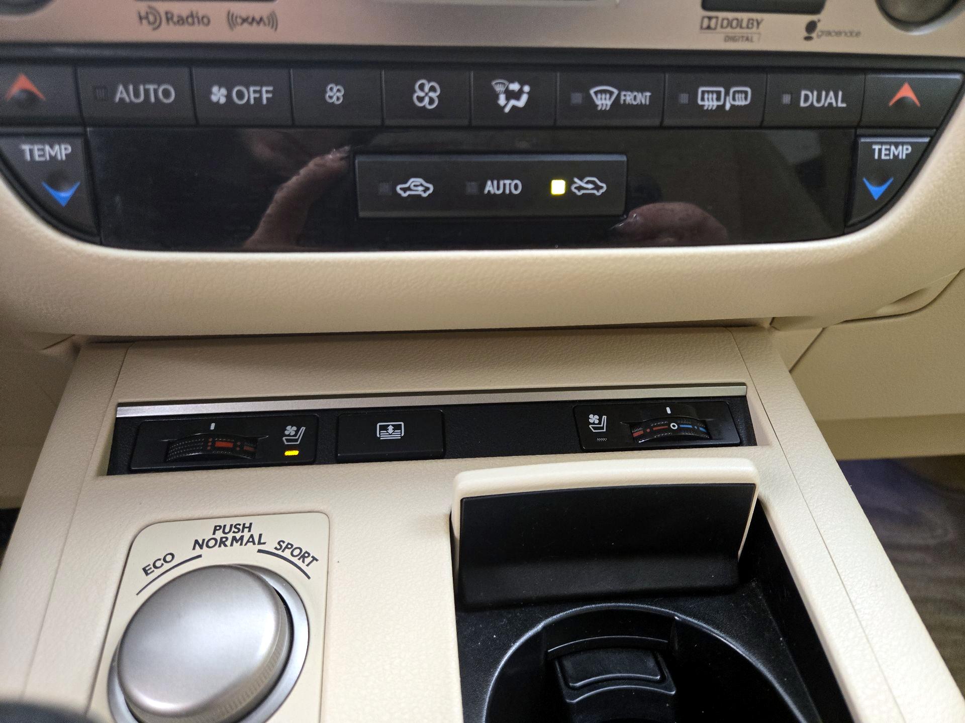 Thumbnail: 2014 Lexus ES - 16