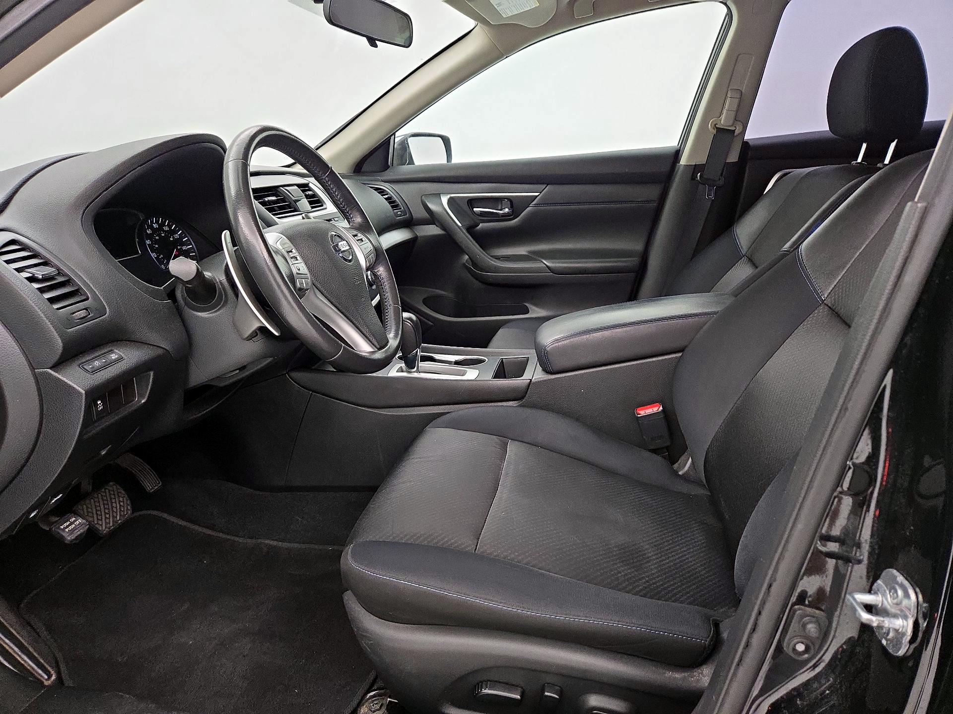 Thumbnail: 2016 Nissan Altima - 11