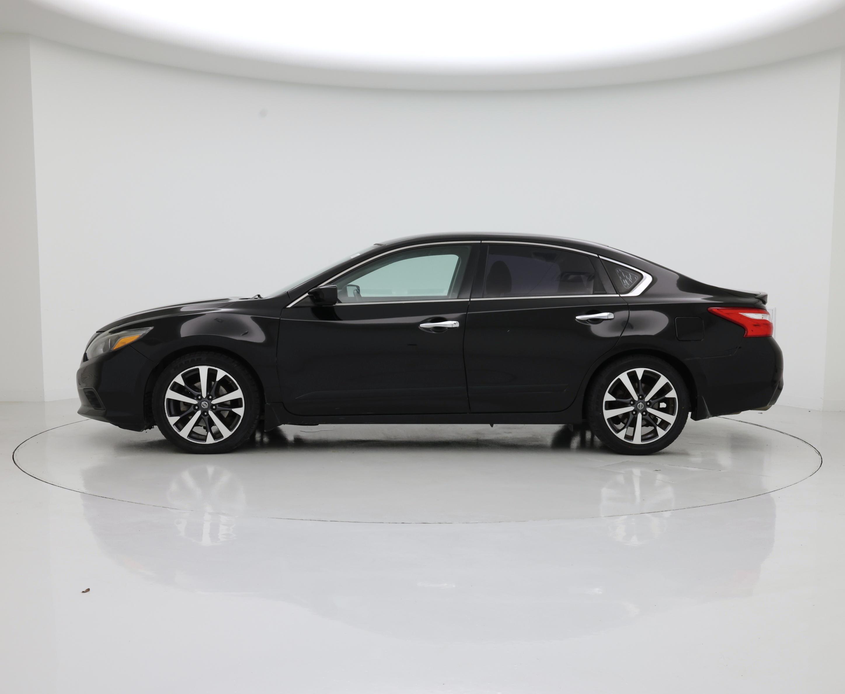 Thumbnail: 2016 Nissan Altima - 3