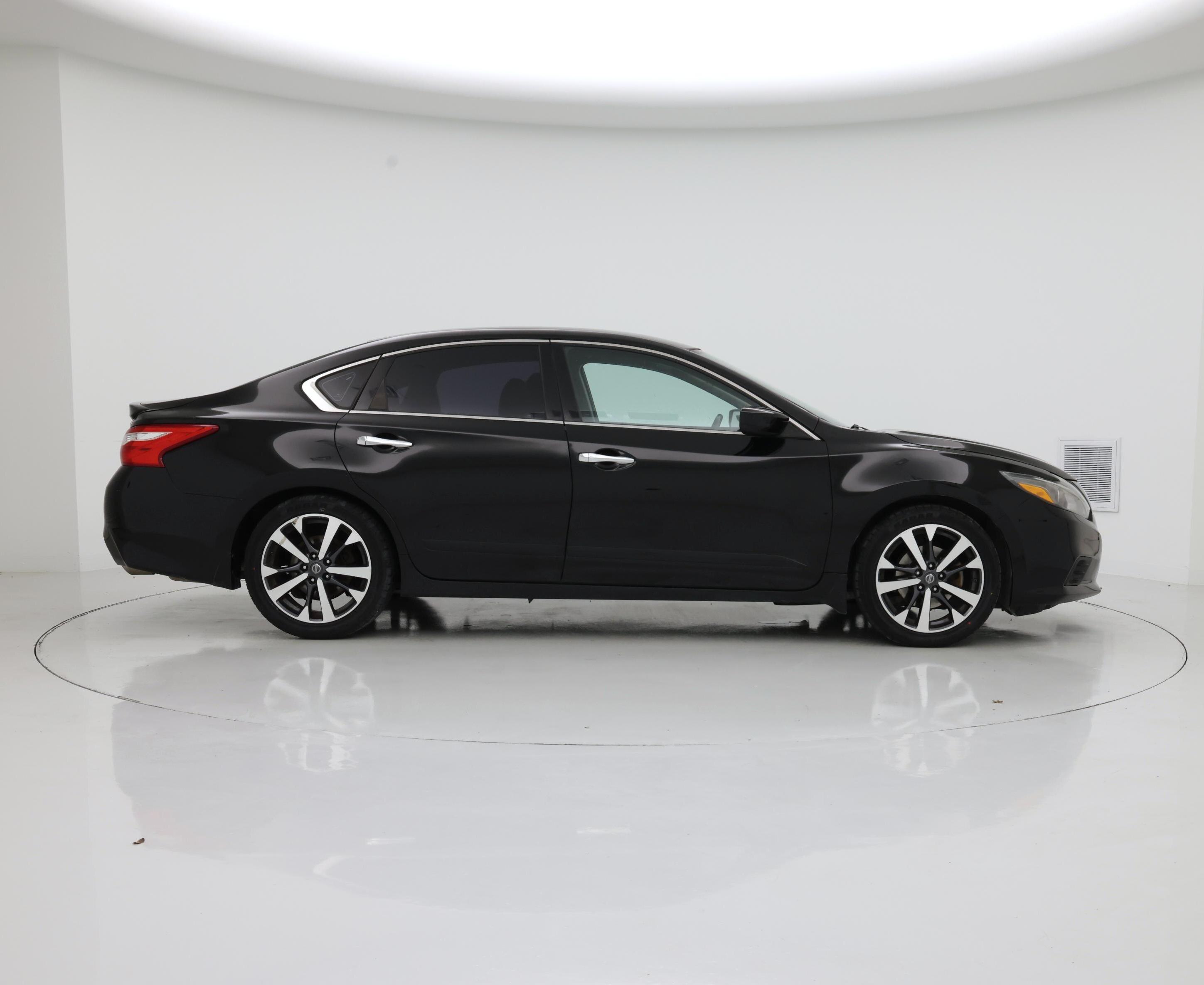 Thumbnail: 2016 Nissan Altima - 7