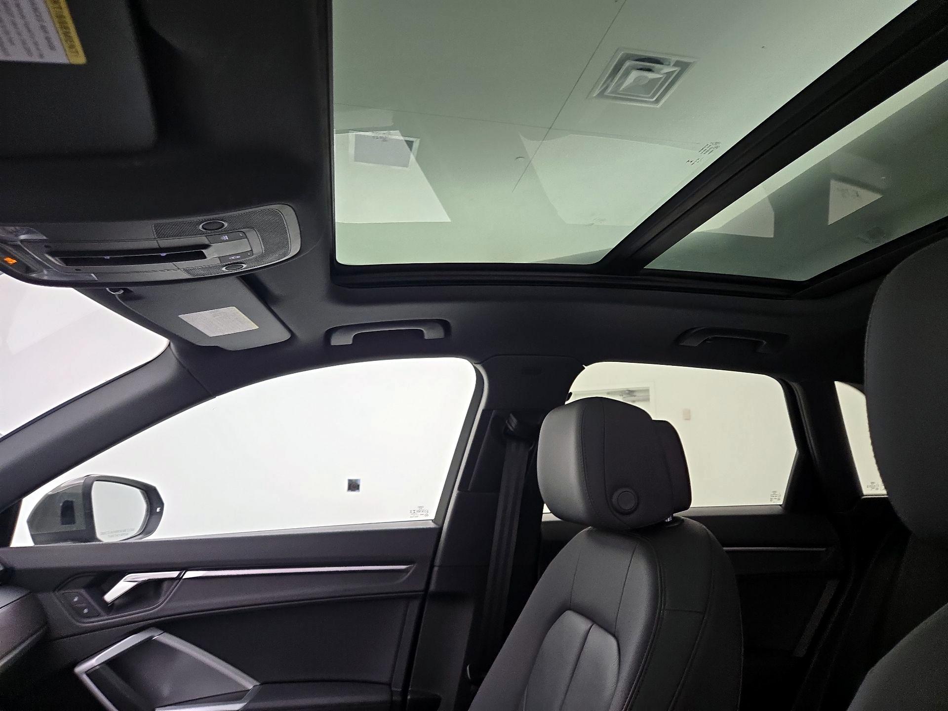 Thumbnail: 2019 Audi Q3 - 19