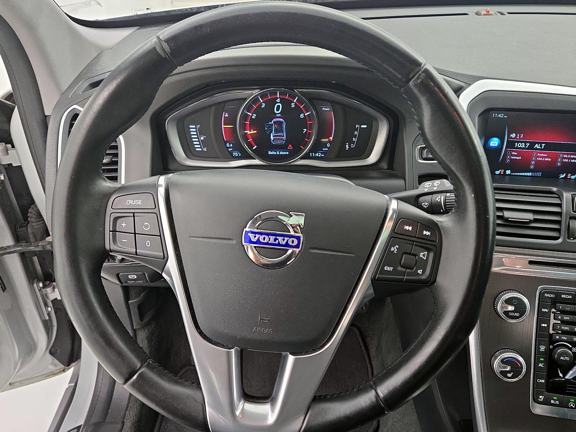 Thumbnail: 2015 Volvo XC60 - 10