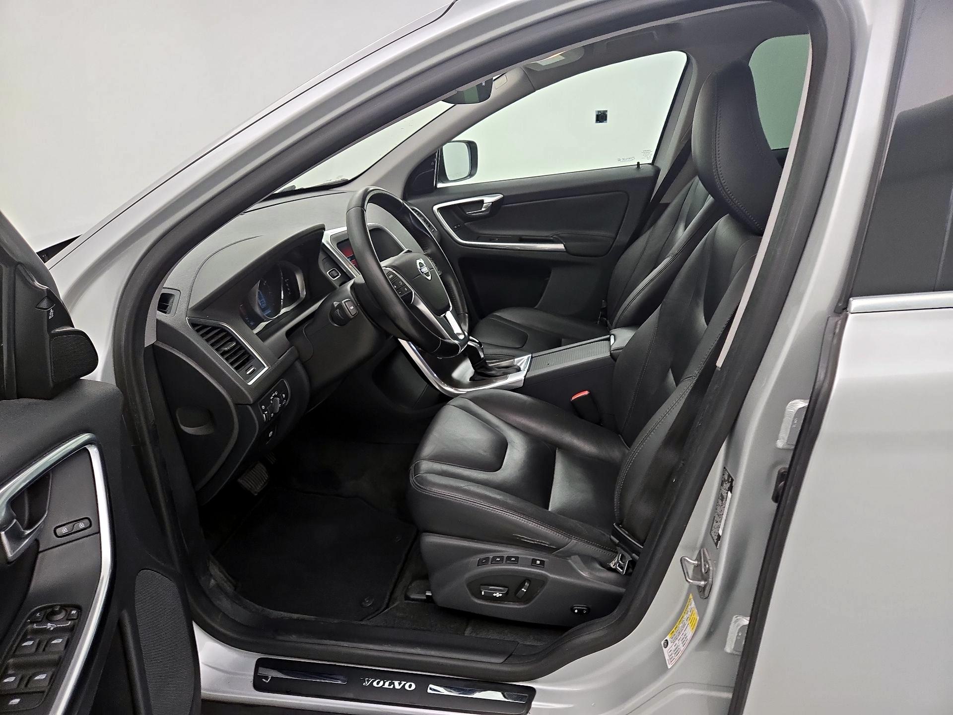 Thumbnail: 2015 Volvo XC60 - 11