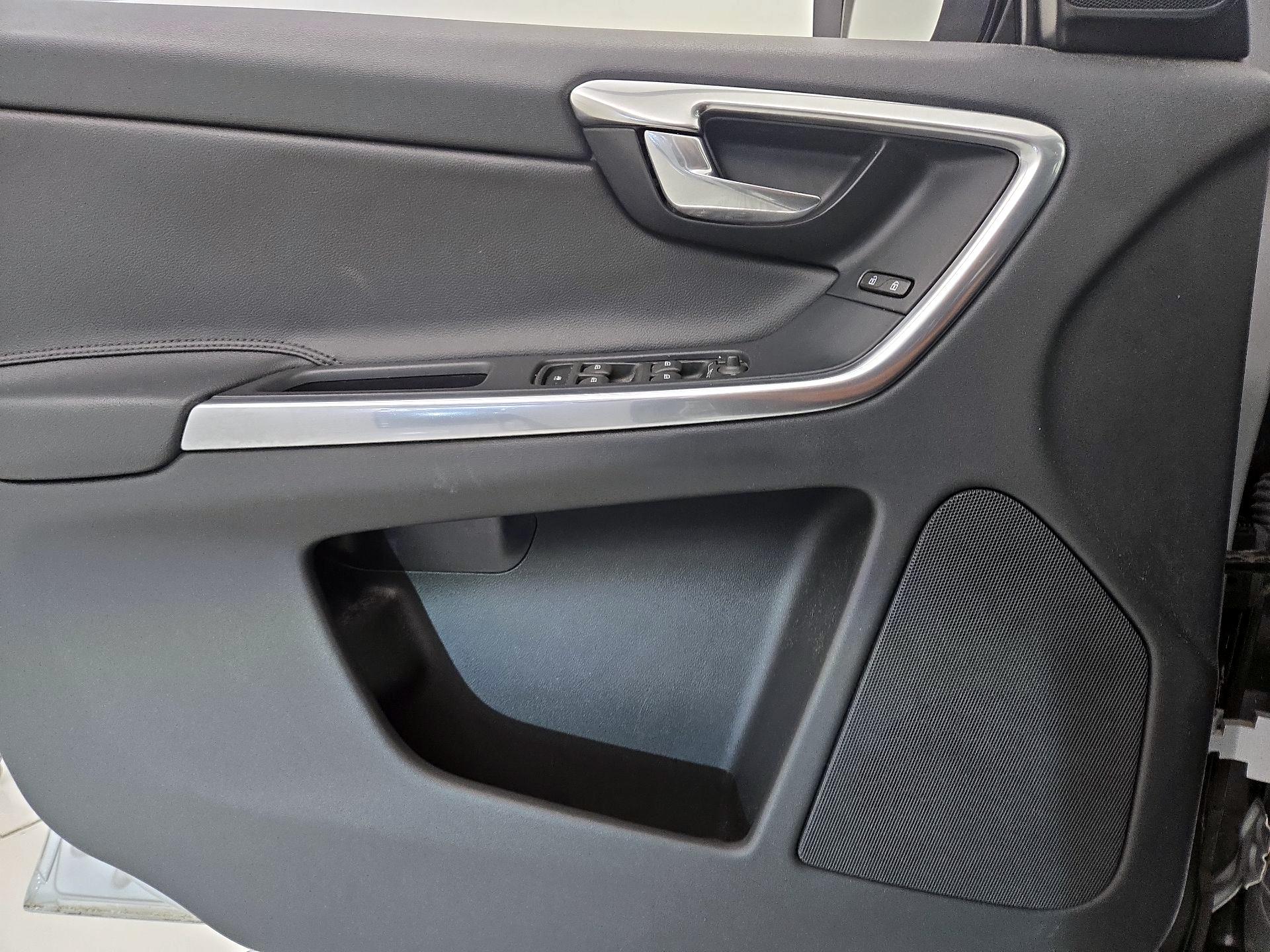 Thumbnail: 2015 Volvo XC60 - 12