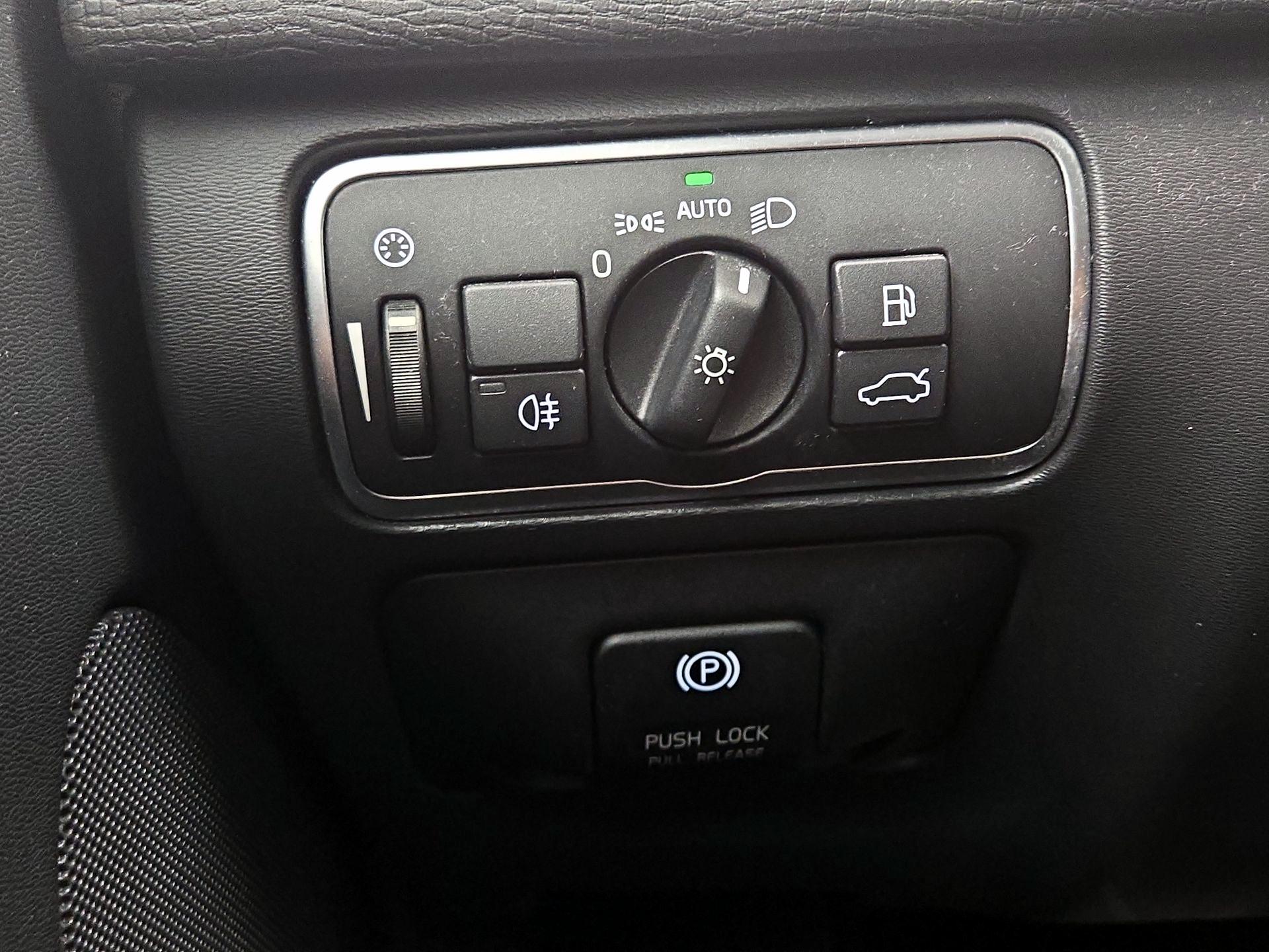 Thumbnail: 2015 Volvo XC60 - 13
