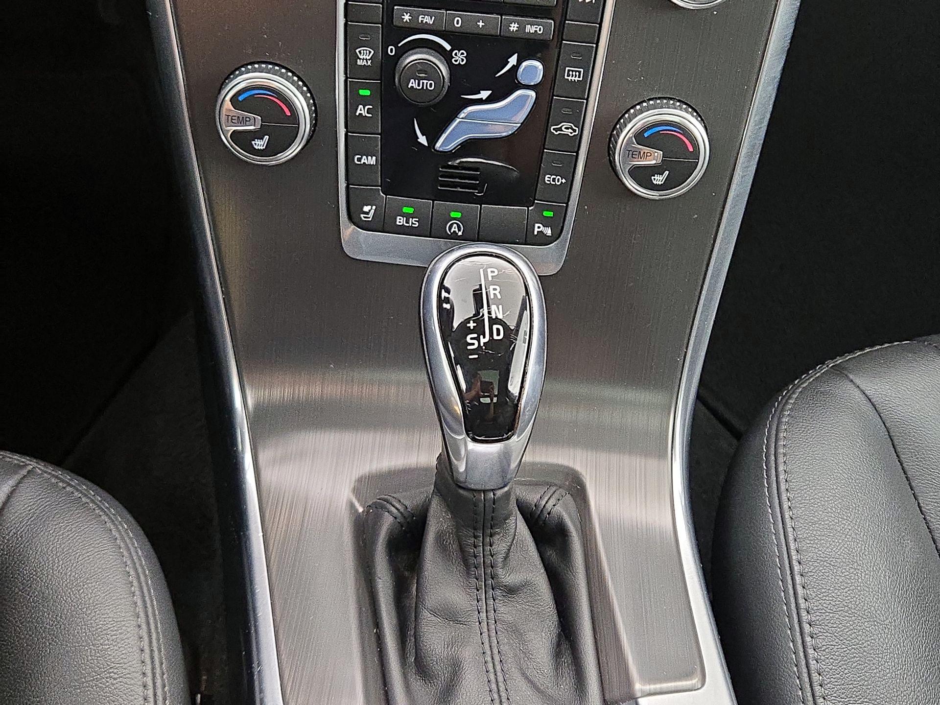 Thumbnail: 2015 Volvo XC60 - 17