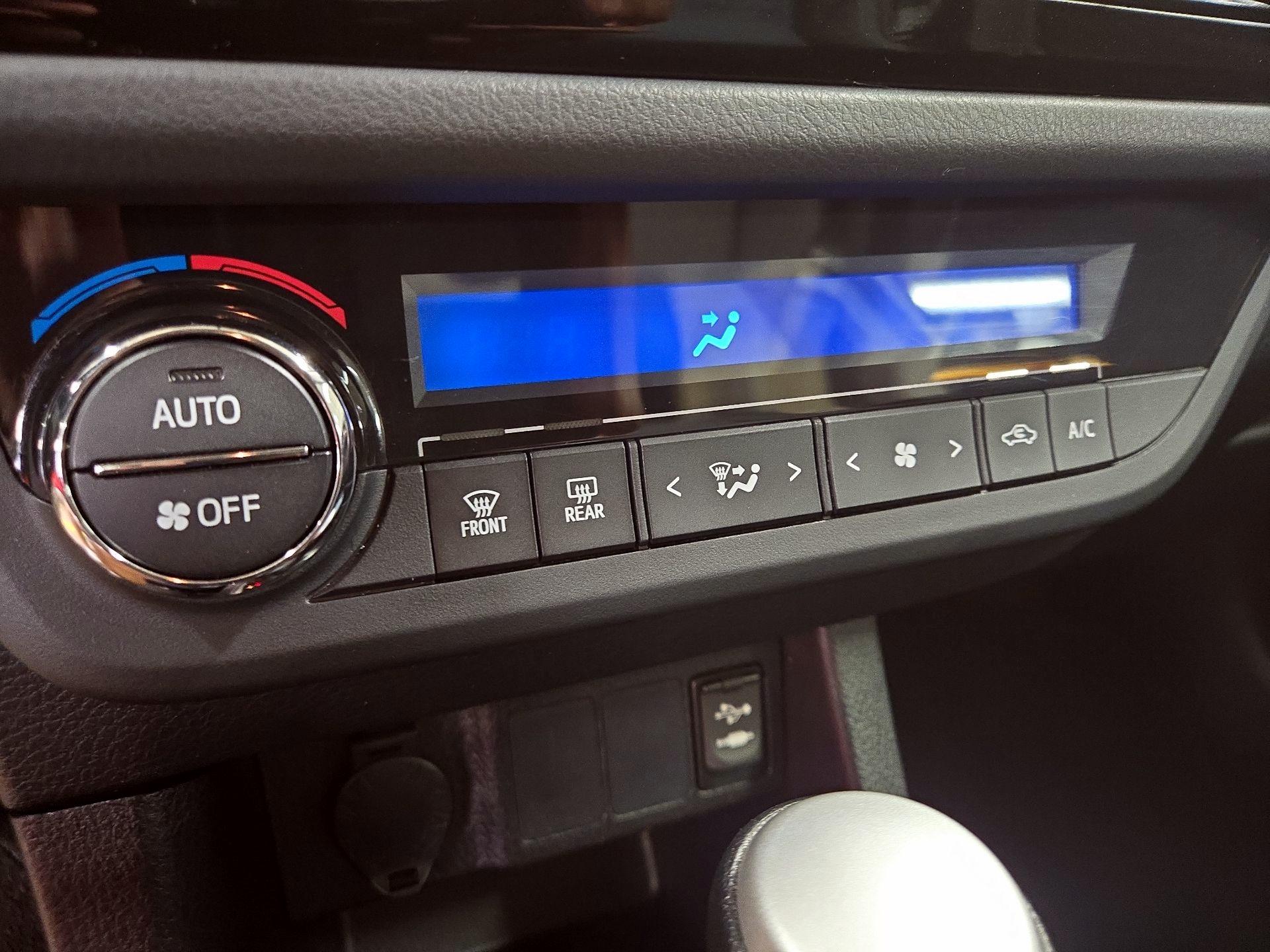 Thumbnail: 2016 Toyota Corolla - 16