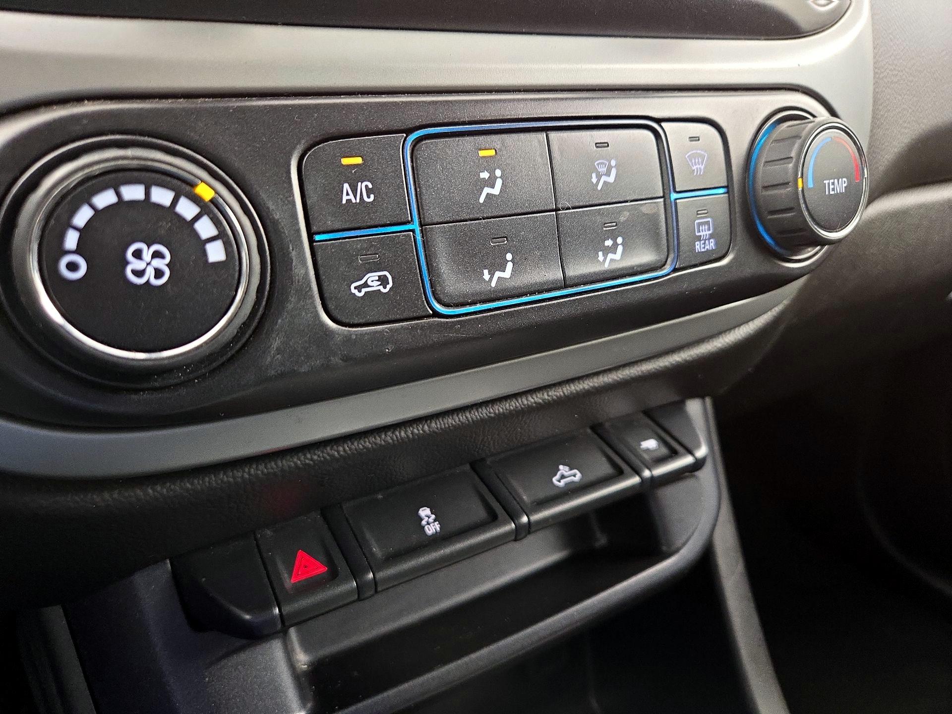 Thumbnail: 2015 Chevrolet Colorado - 16