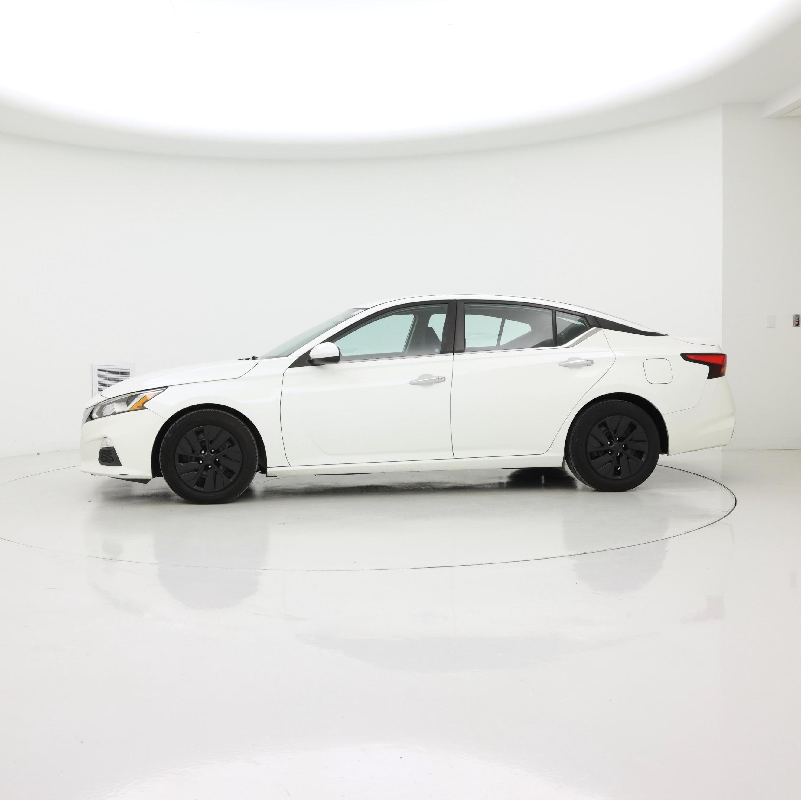 Thumbnail: 2019 Nissan Altima - 3