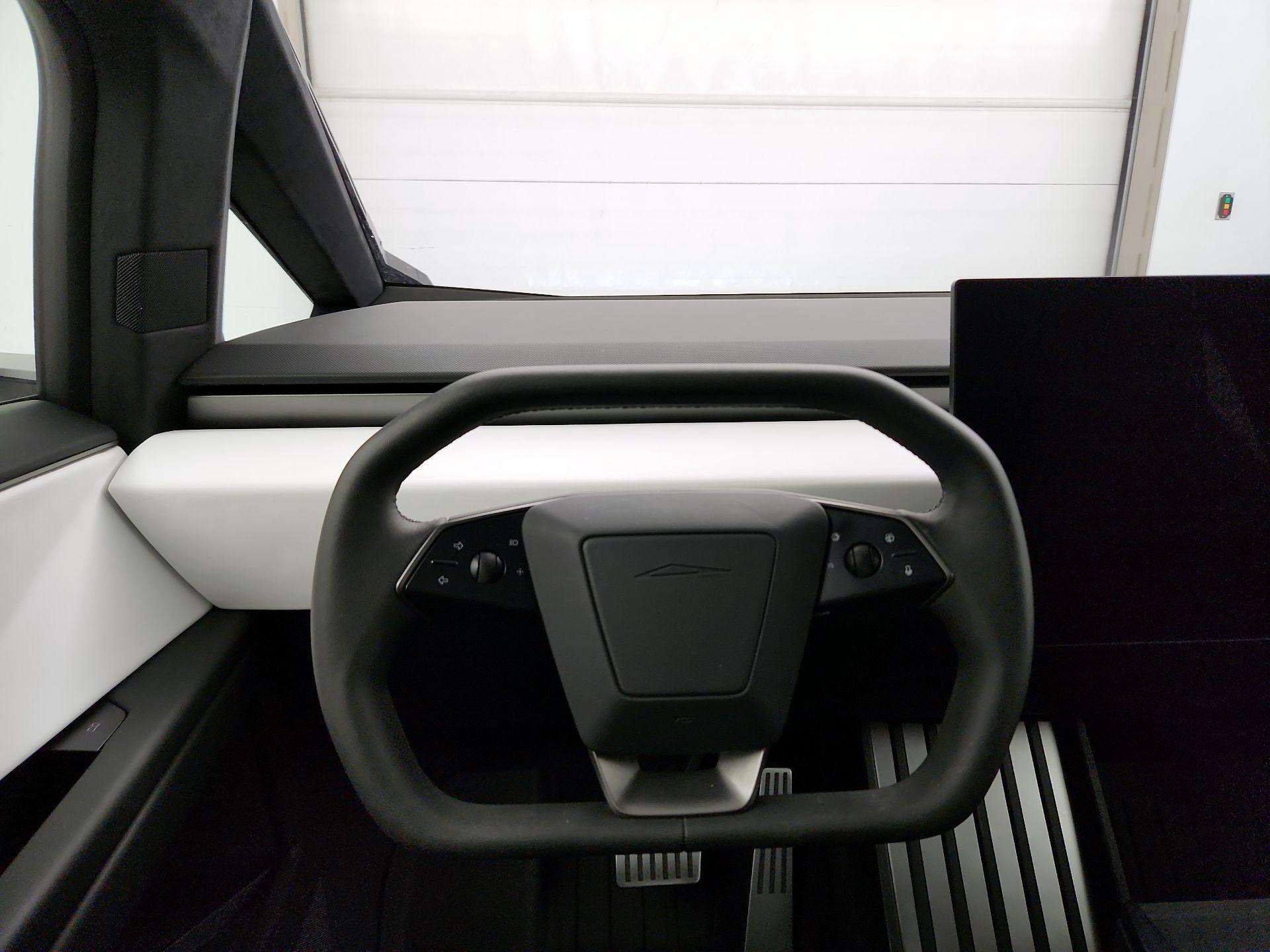 Thumbnail: 2024 Tesla Cybertruck - 10