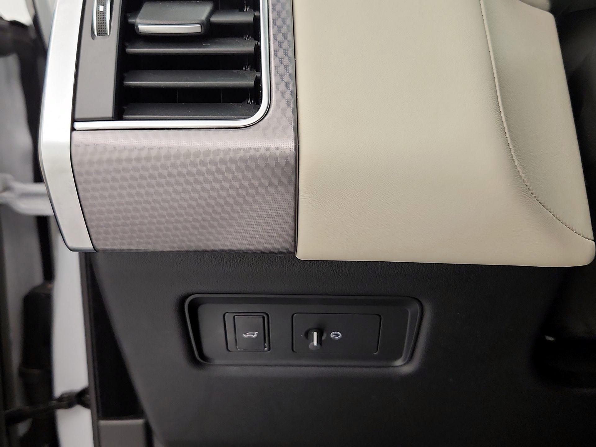 Thumbnail: 2022 Land Rover Range Rover Sport - 13