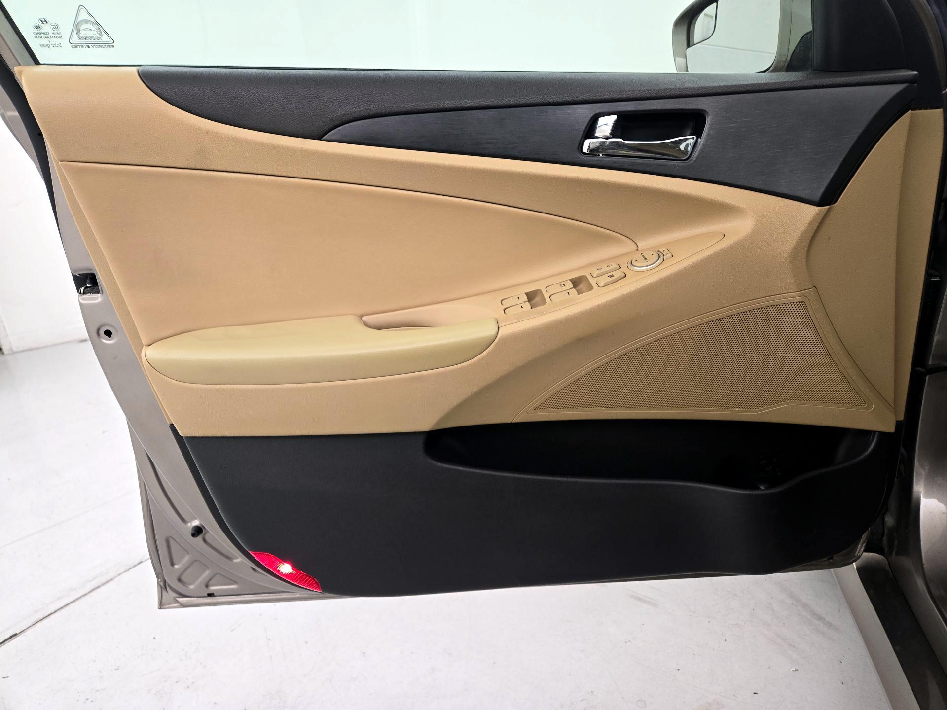 Thumbnail: 2014 Hyundai Sonata - 12