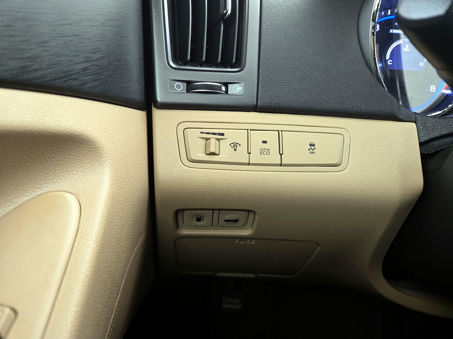 Thumbnail: 2014 Hyundai Sonata - 13