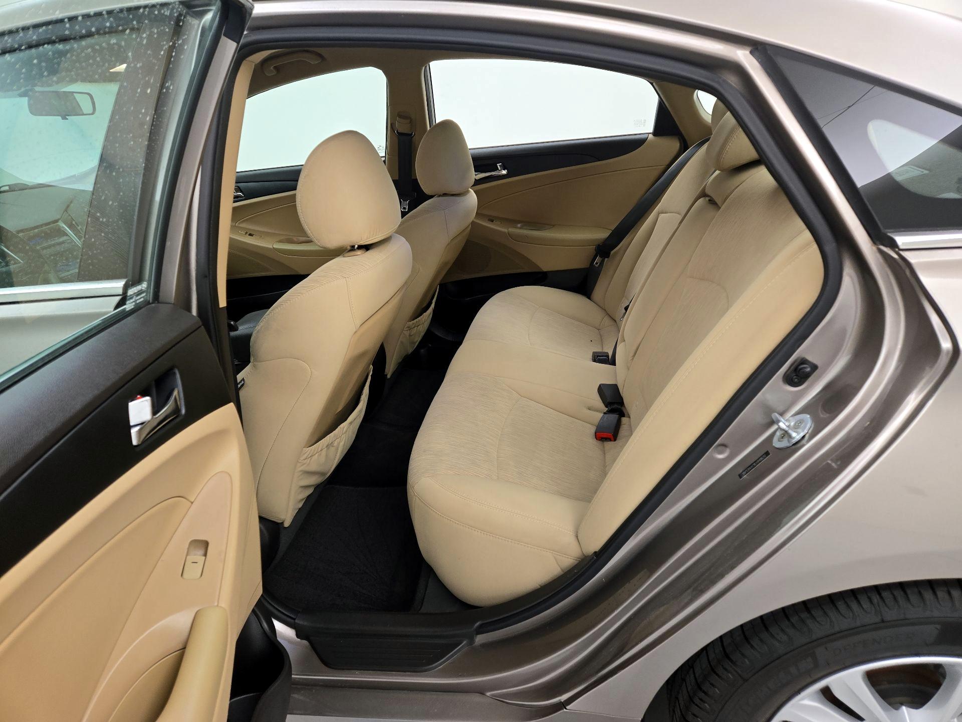 Thumbnail: 2014 Hyundai Sonata - 19