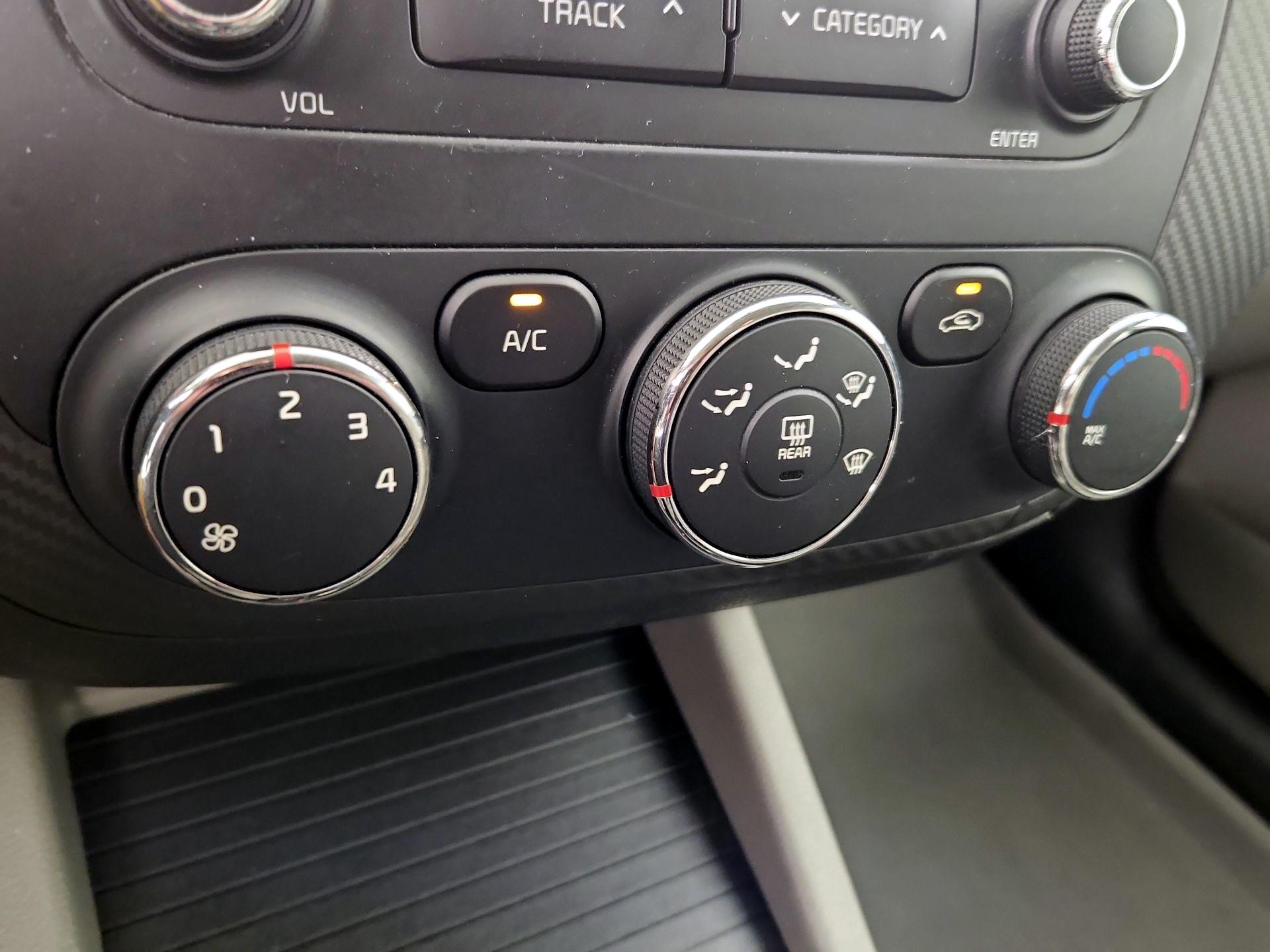 Thumbnail: 2014 Kia Forte - 16