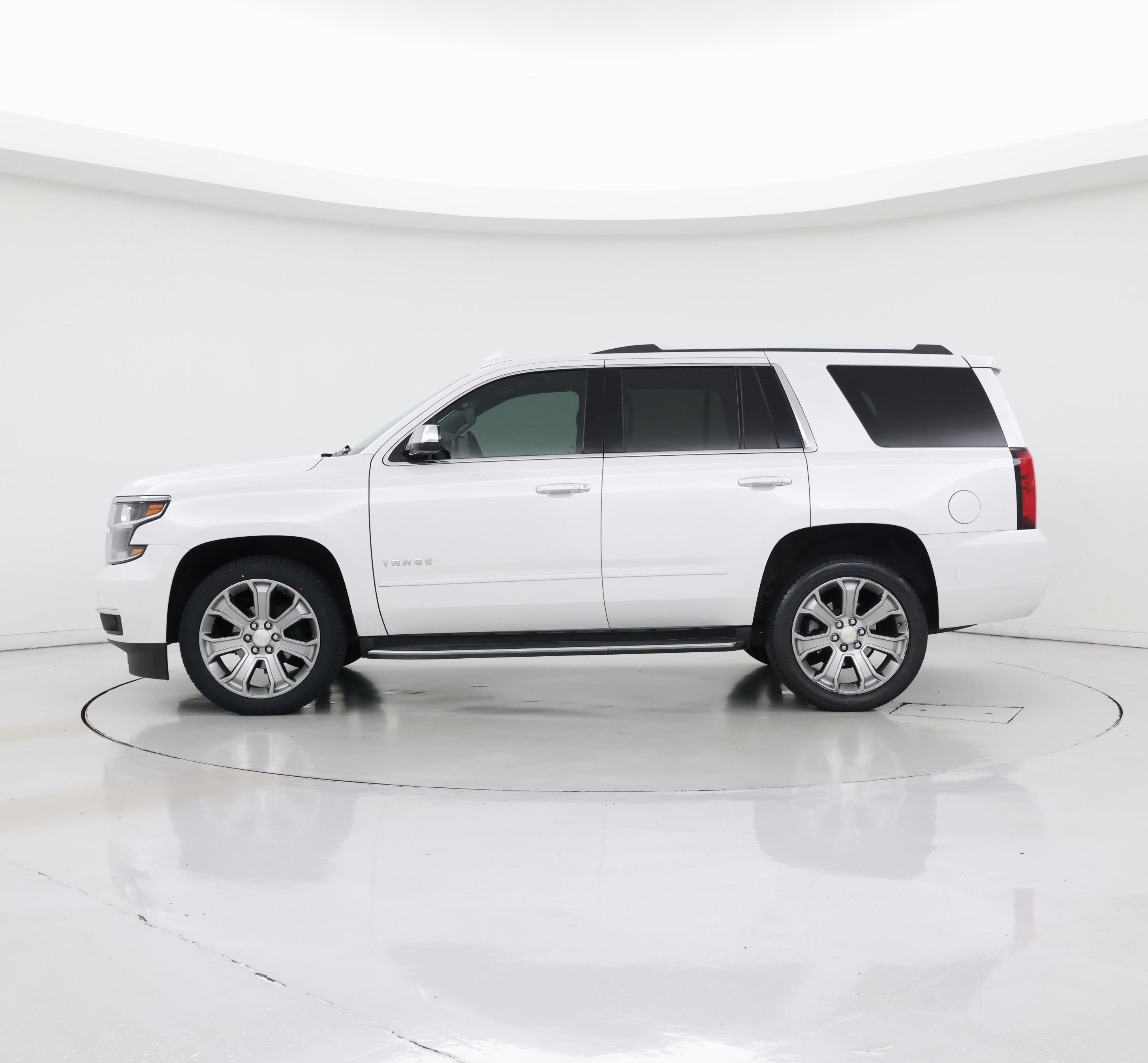 Thumbnail: 2019 Chevrolet Tahoe - 3