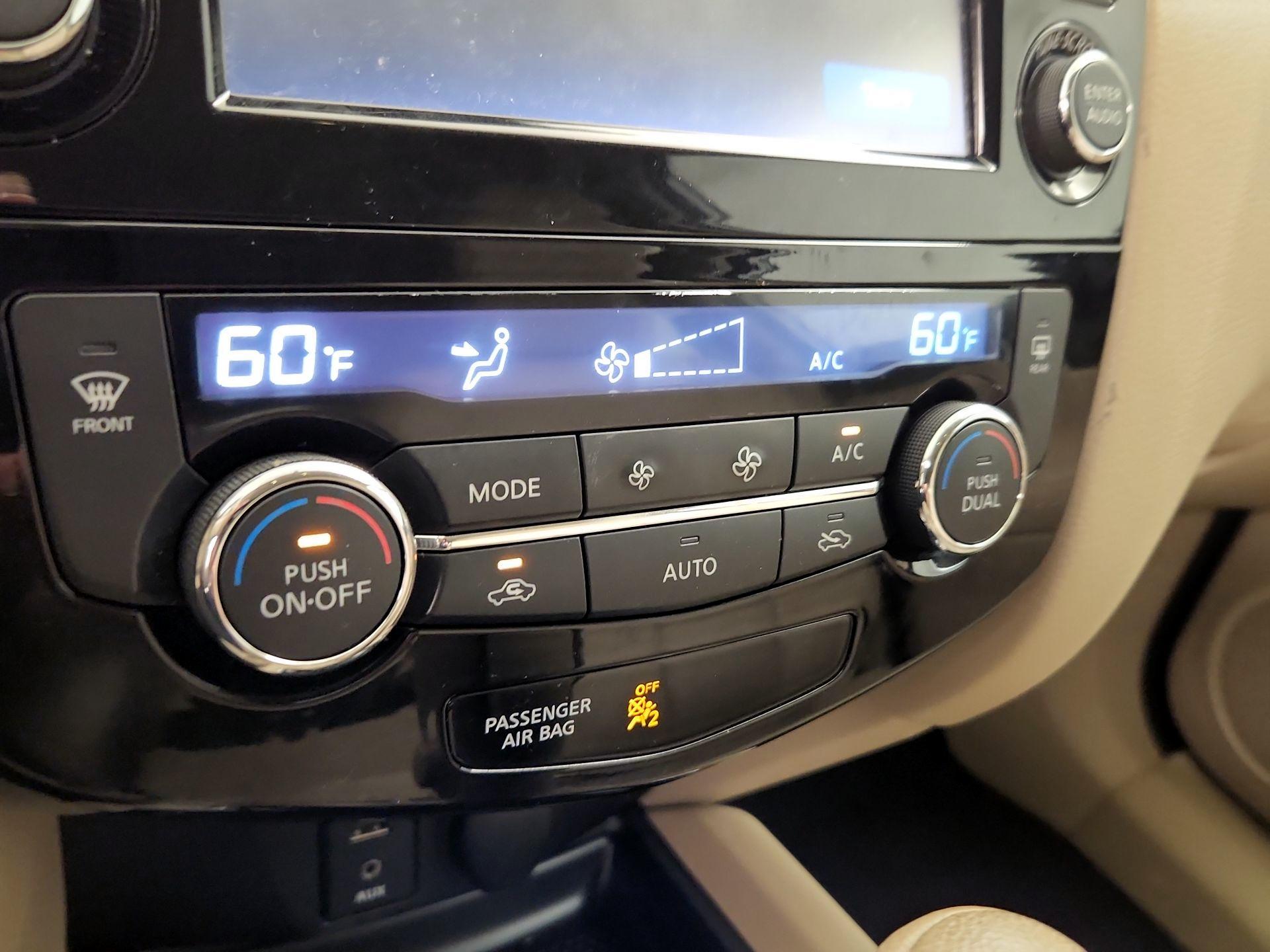 Thumbnail: 2015 Nissan Rogue - 17