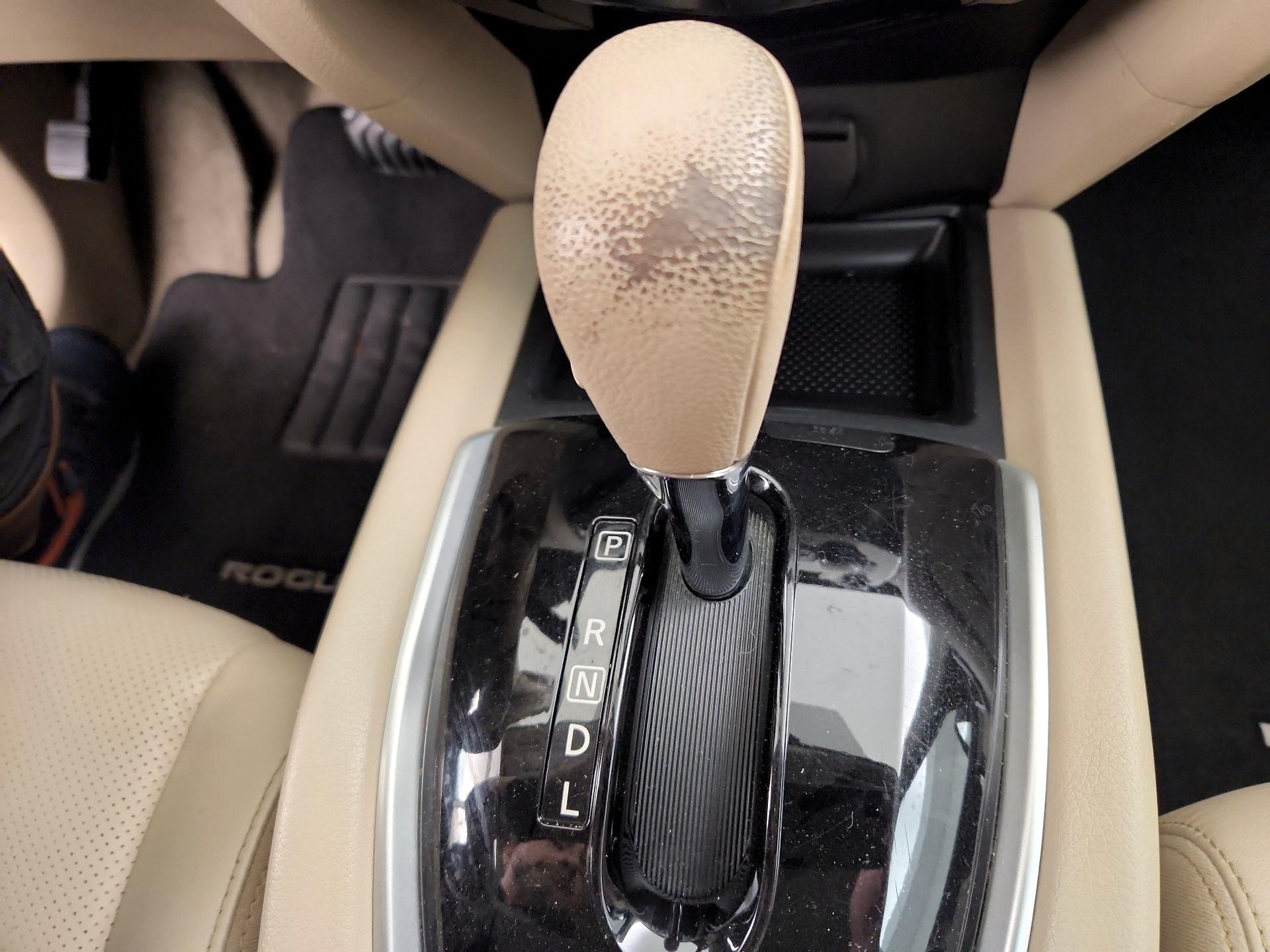 Thumbnail: 2015 Nissan Rogue - 18