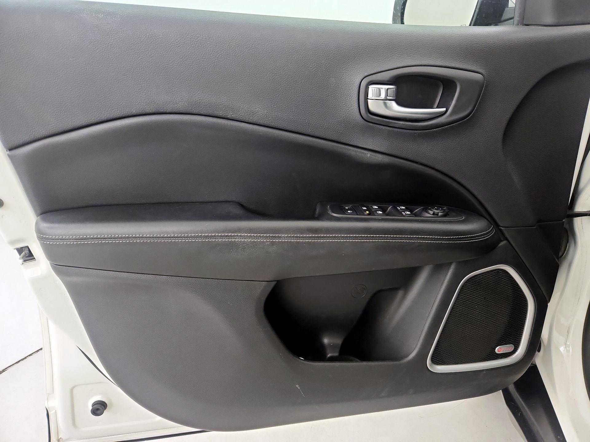 Thumbnail: 2019 Jeep Compass - 12