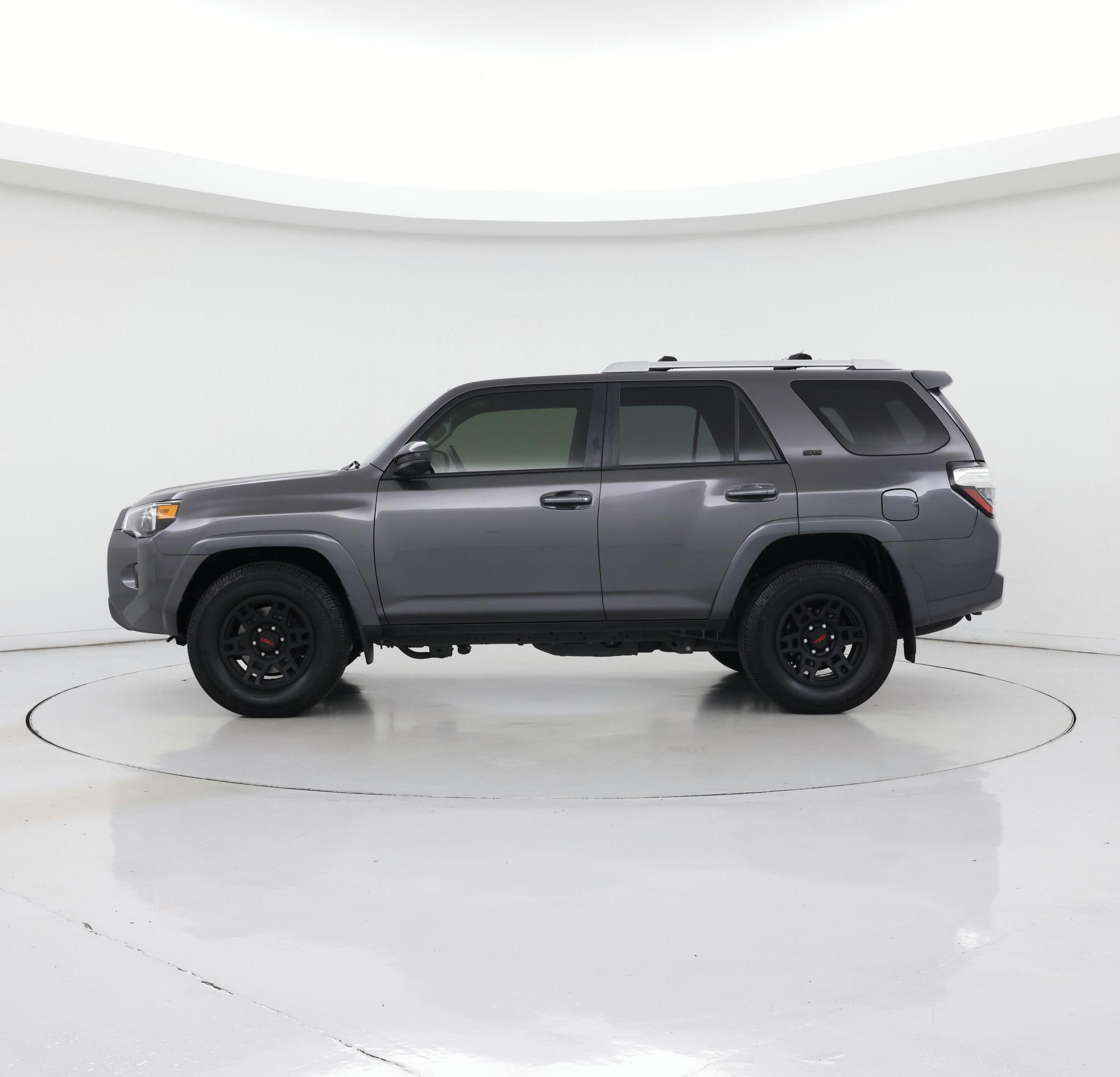 Thumbnail: 2016 Toyota 4Runner - 3