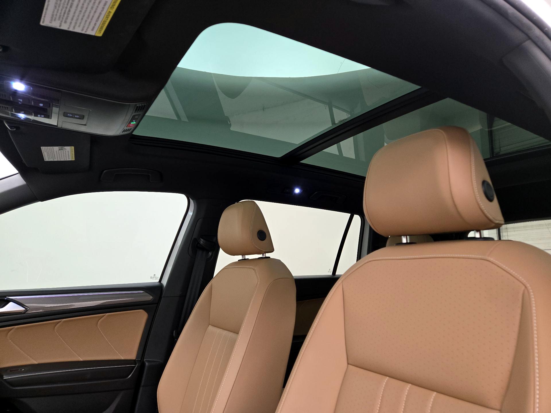 Thumbnail: 2023 Volkswagen Tiguan - 19