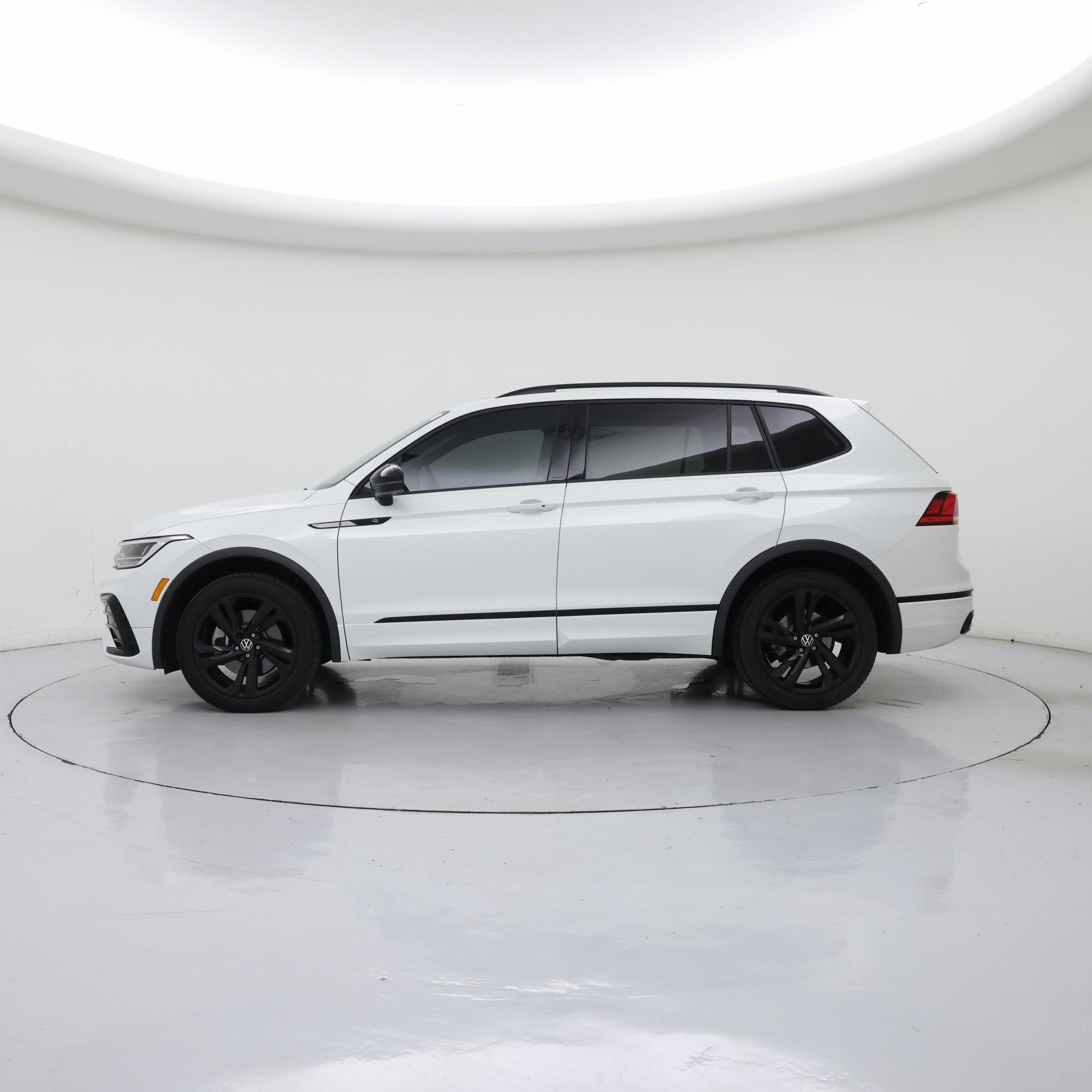 Thumbnail: 2023 Volkswagen Tiguan - 3