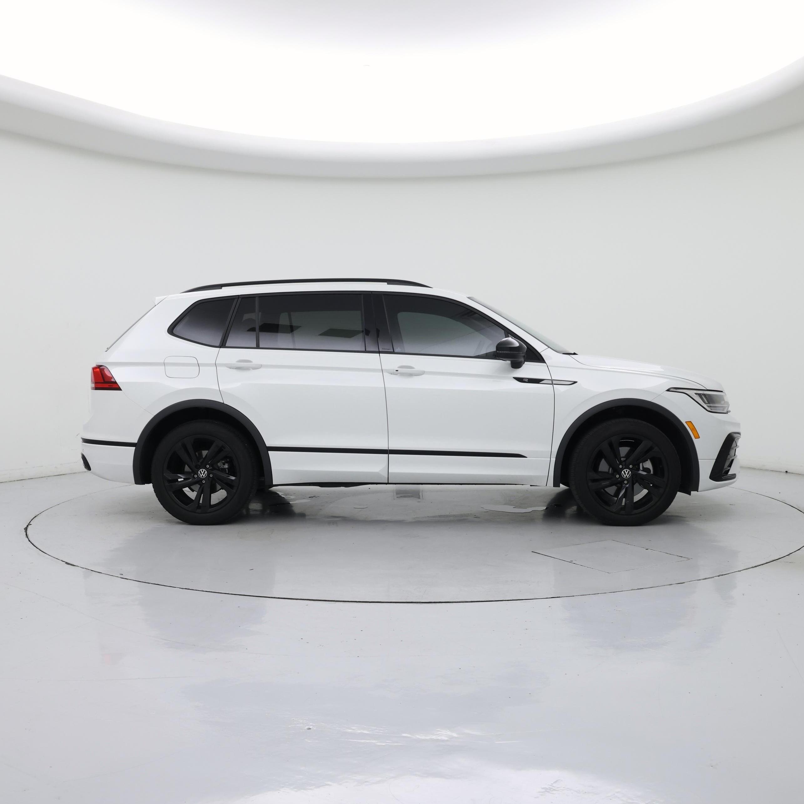 Thumbnail: 2023 Volkswagen Tiguan - 7