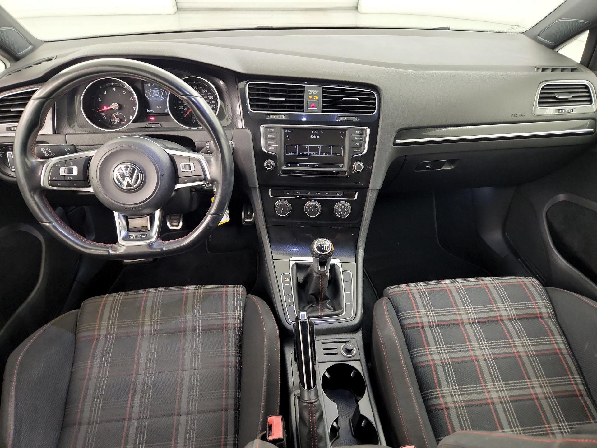 Thumbnail: 2016 Volkswagen Golf - 9
