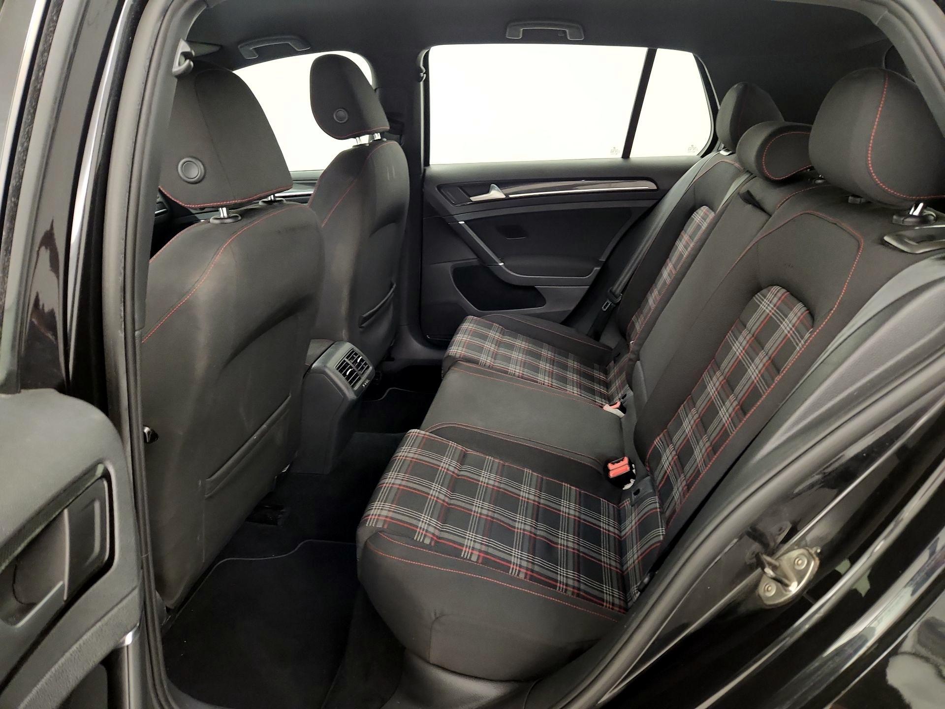 Thumbnail: 2016 Volkswagen Golf - 19