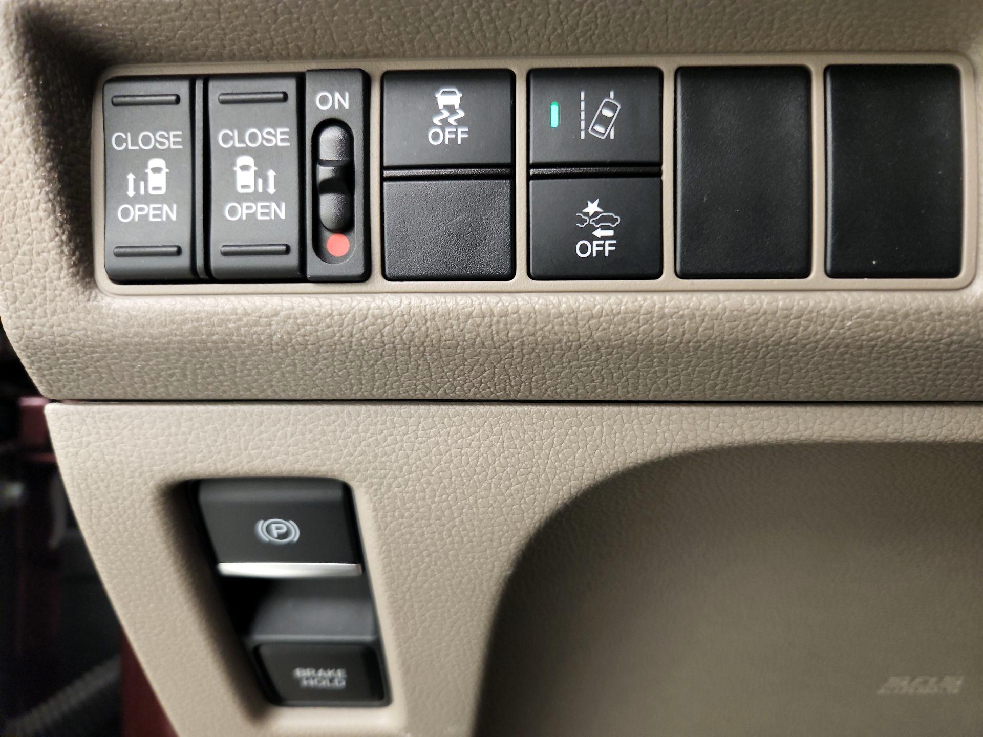 Thumbnail: 2018 Honda Odyssey - 13