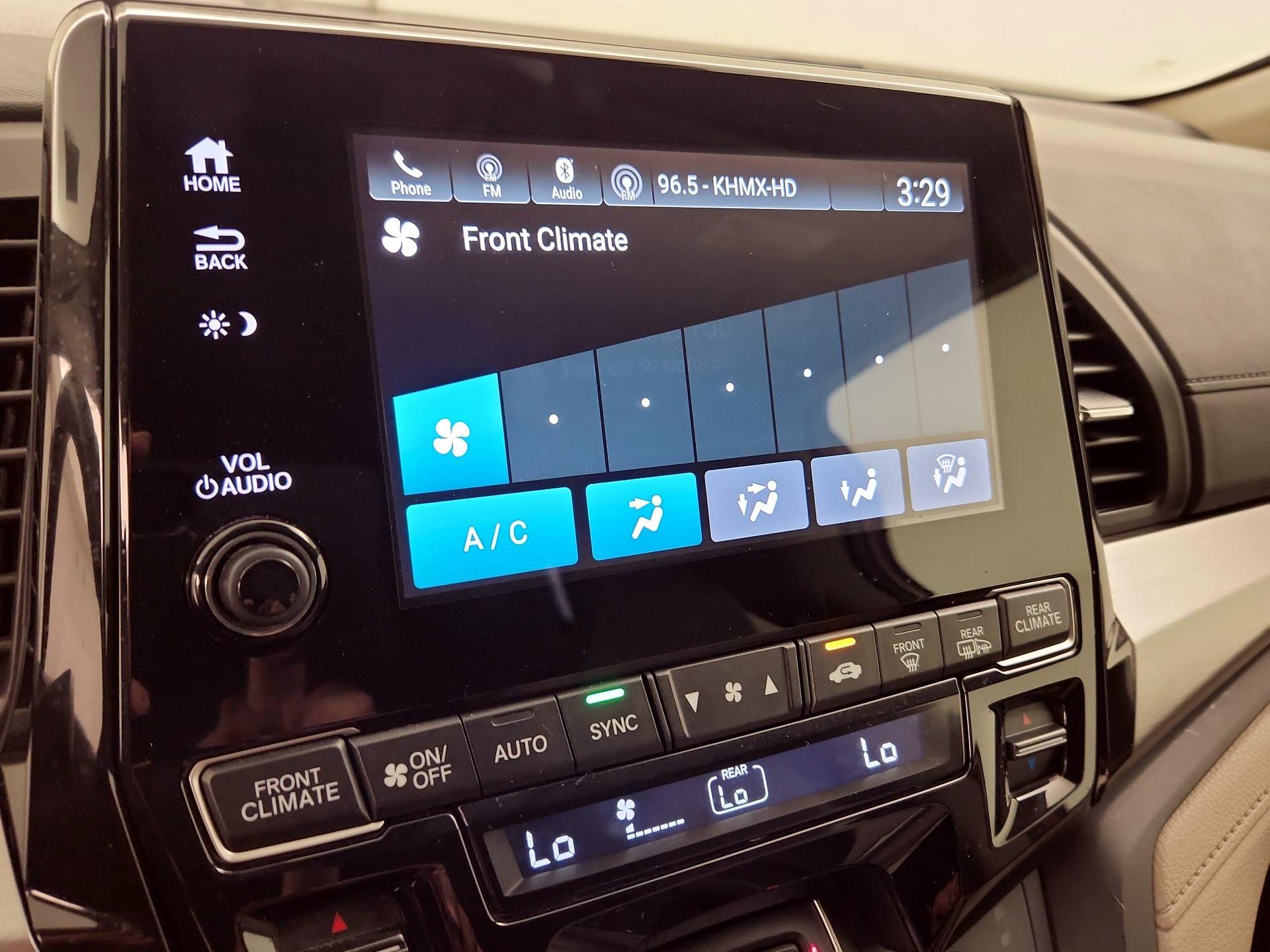 Thumbnail: 2018 Honda Odyssey - 16