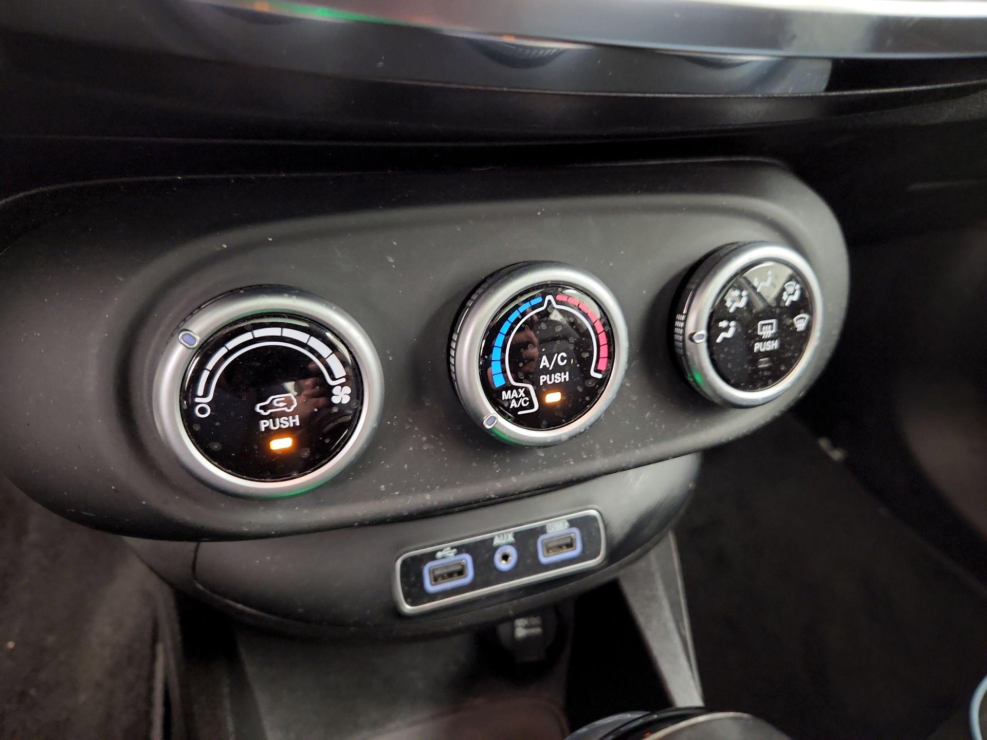 Thumbnail: 2018 Fiat 500X - 16