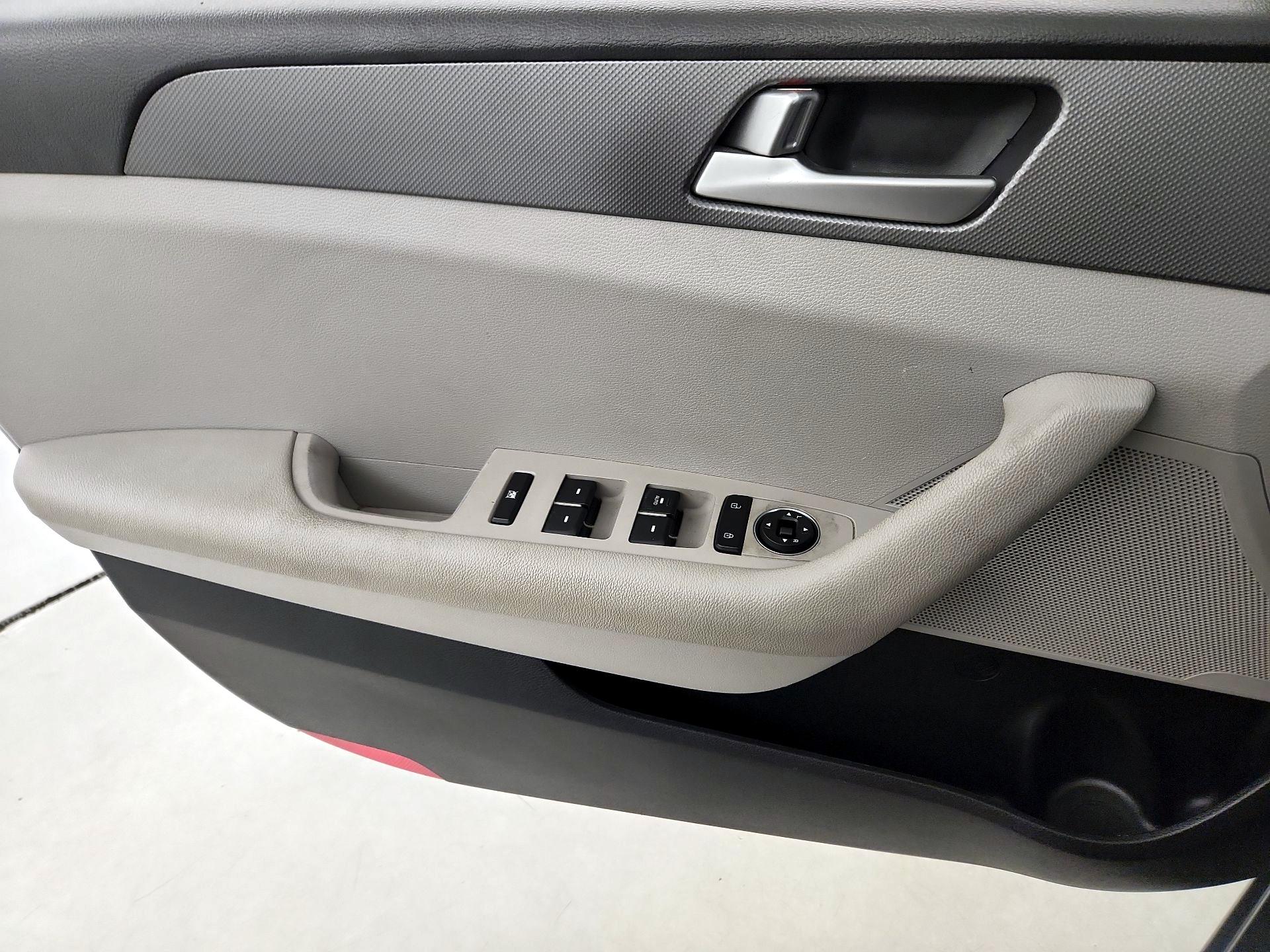 Thumbnail: 2016 Hyundai Sonata - 12