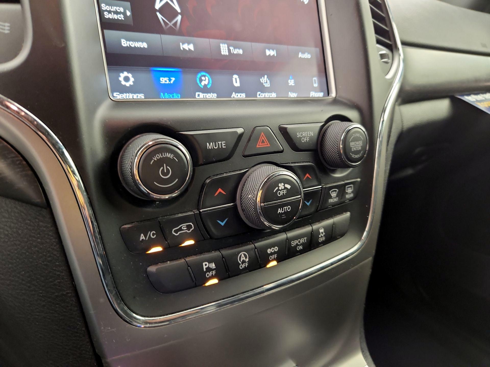 Thumbnail: 2018 Jeep Grand Cherokee - 17
