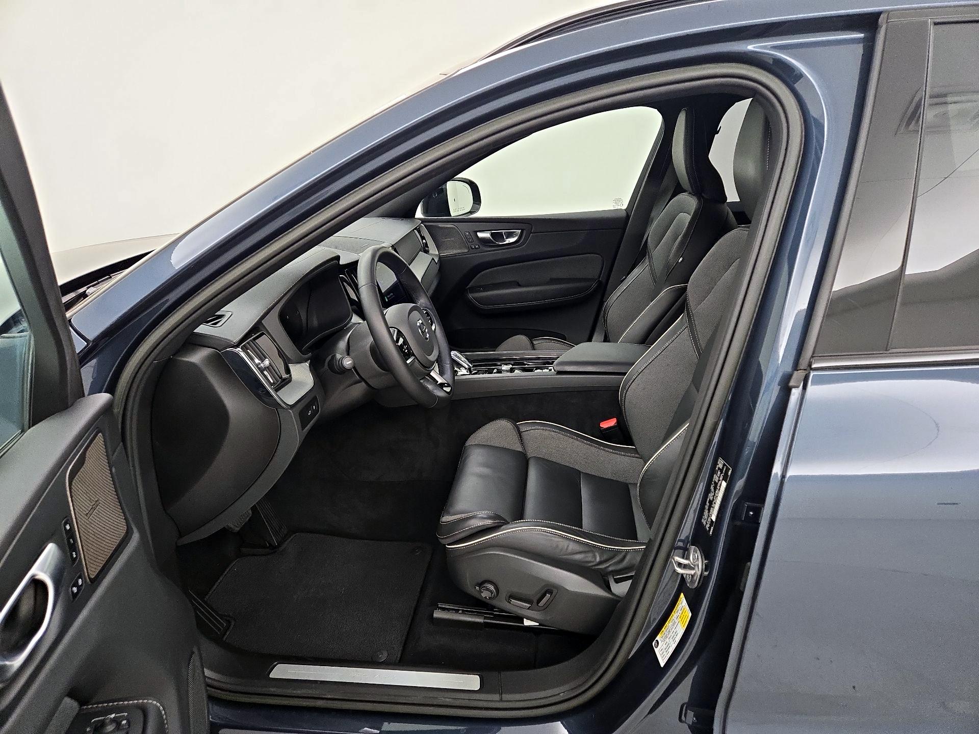 Thumbnail: 2023 Volvo XC60 - 11