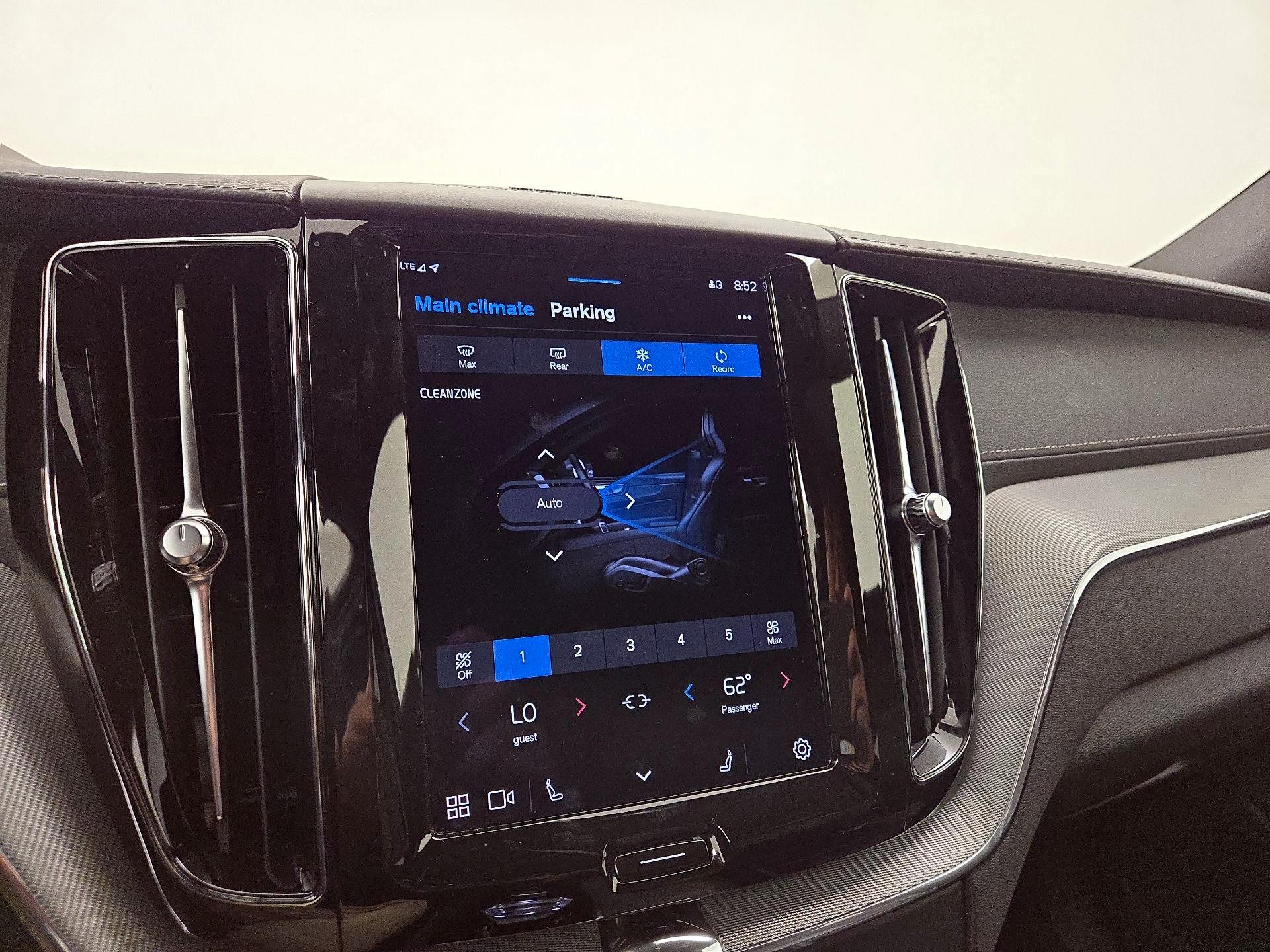 Thumbnail: 2023 Volvo XC60 - 17