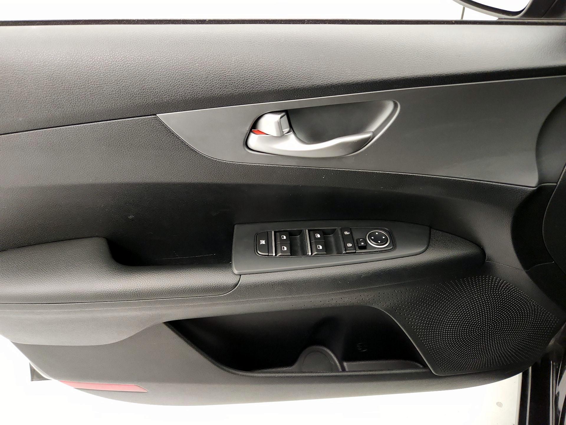 Thumbnail: 2019 Kia Forte - 12