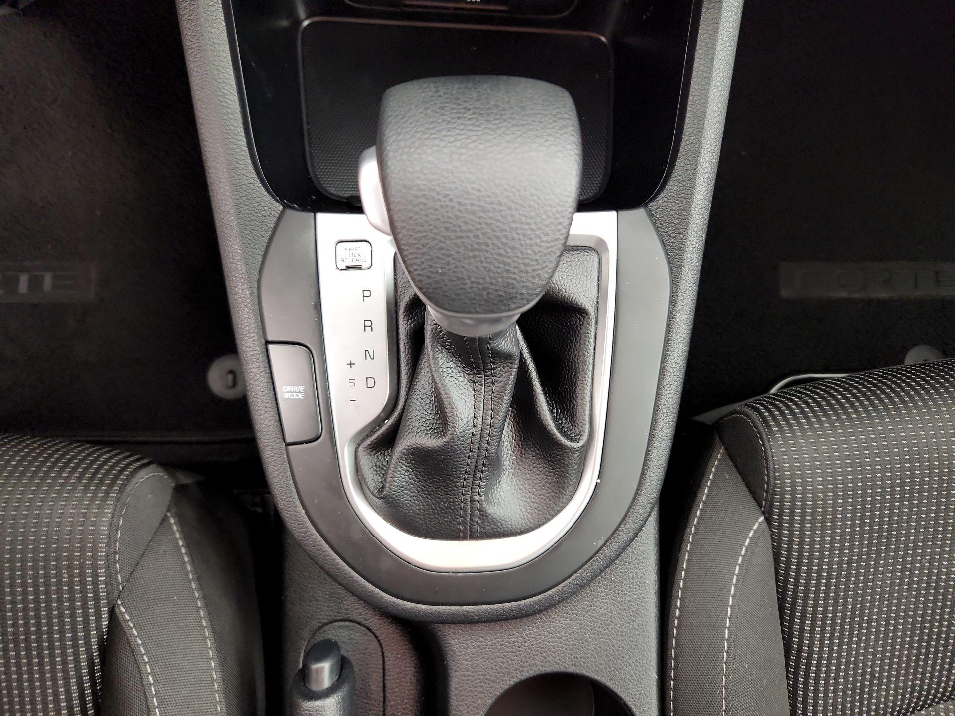 Thumbnail: 2019 Kia Forte - 17